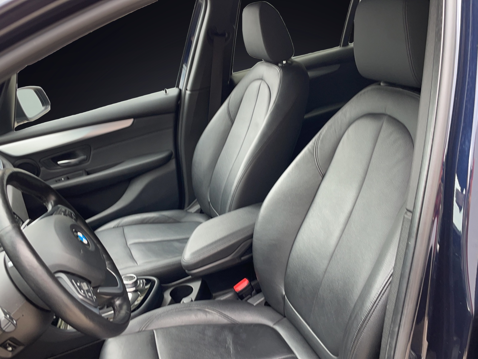 BMW 220i Gran Tourer-image-7
