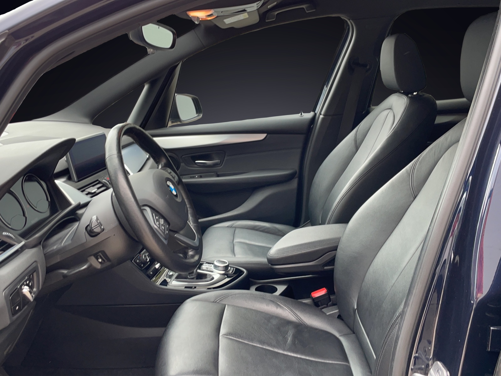 BMW 220i Gran Tourer-image-6