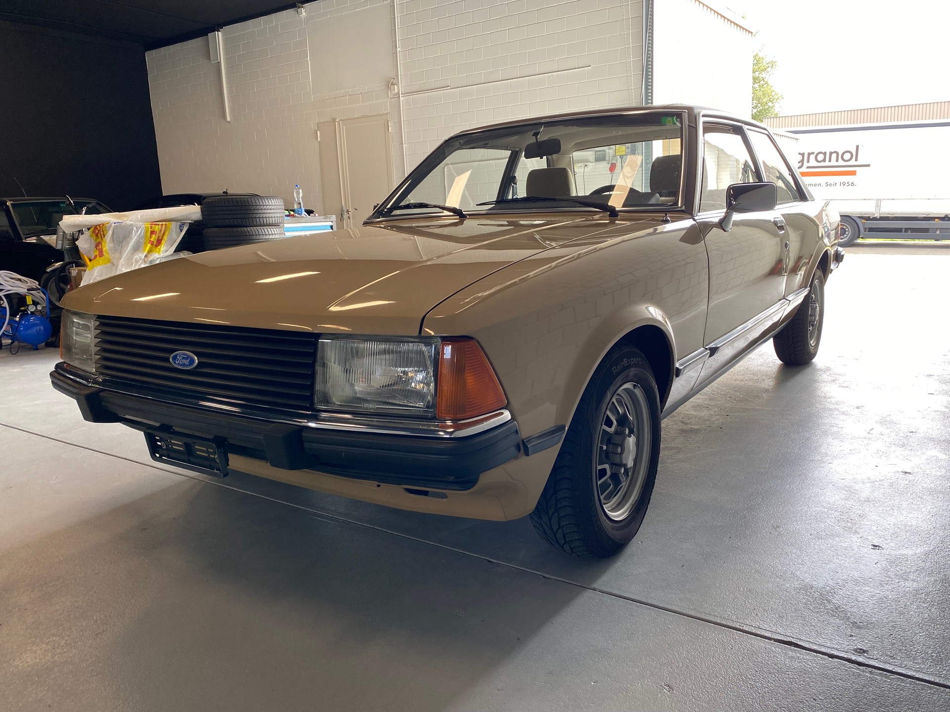 FORD Granada 2300 V6 L Coupe-image-6