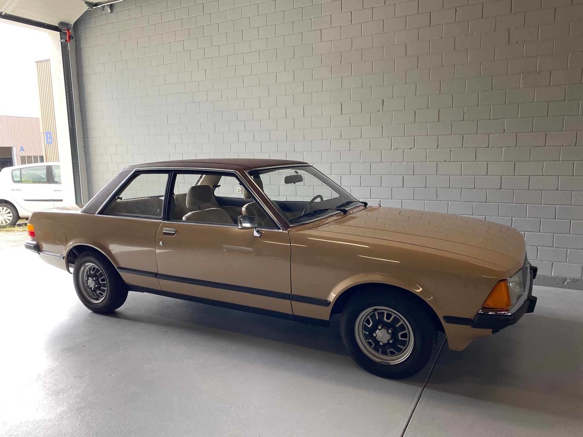 FORD Granada 2300 V6 L Coupe-image-1