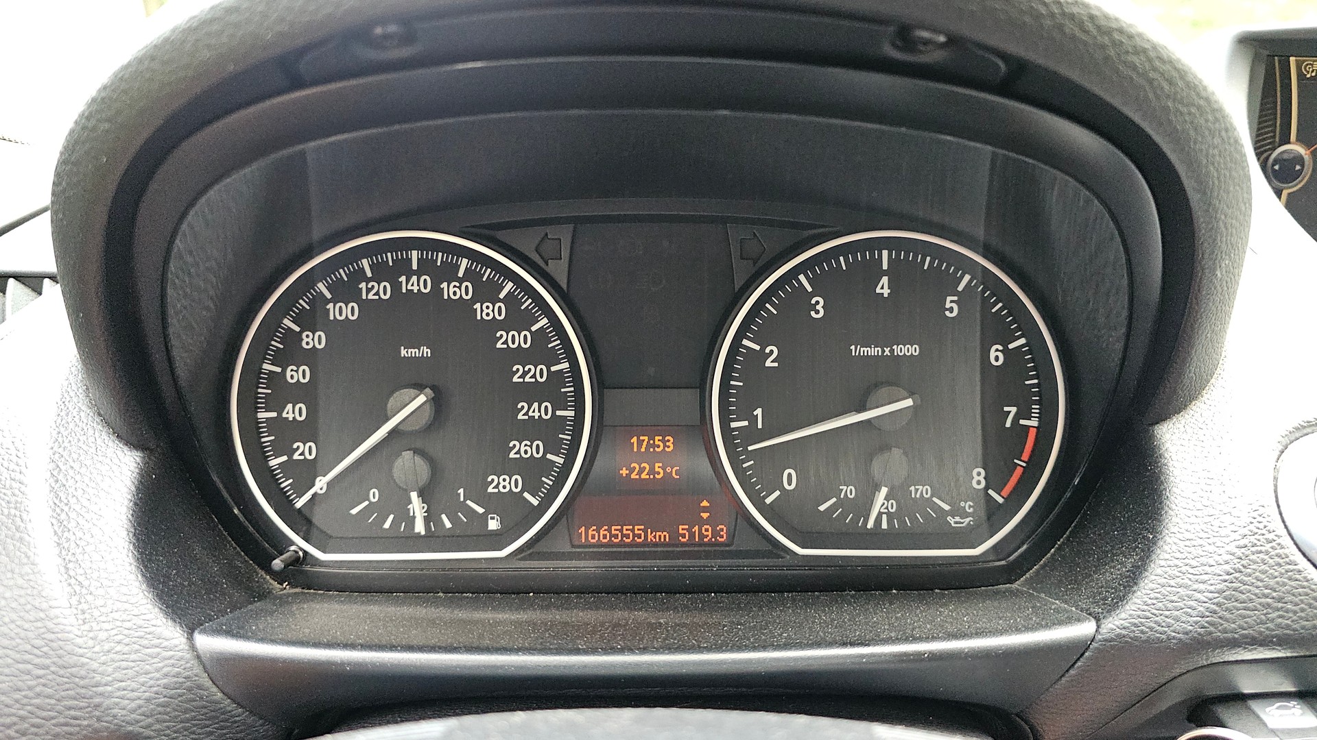 BMW 135i Cabrio-image-11