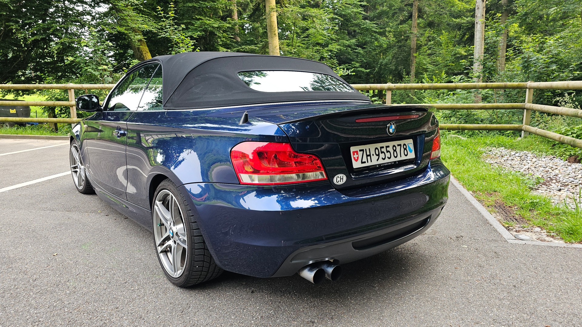 BMW 135i Cabrio-image-5