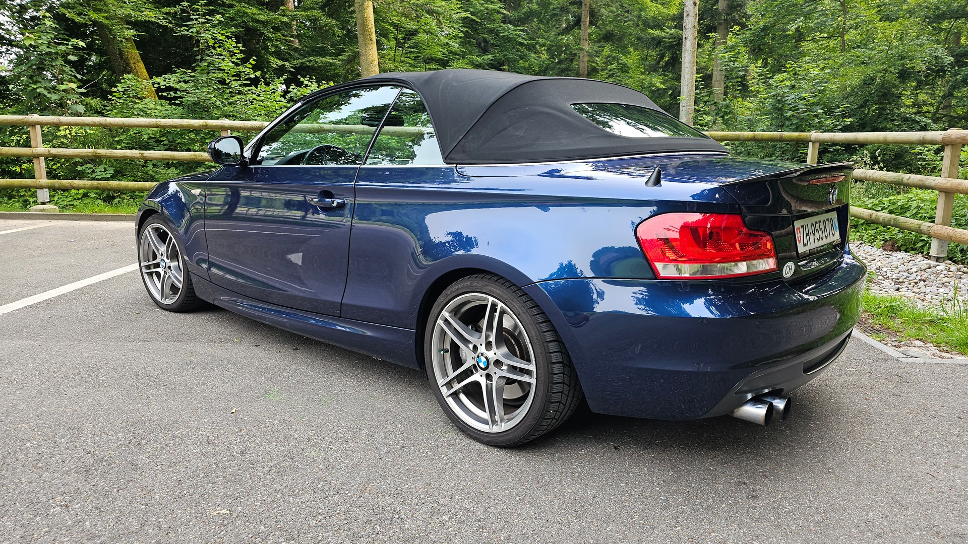 BMW 135i Cabrio-image-4