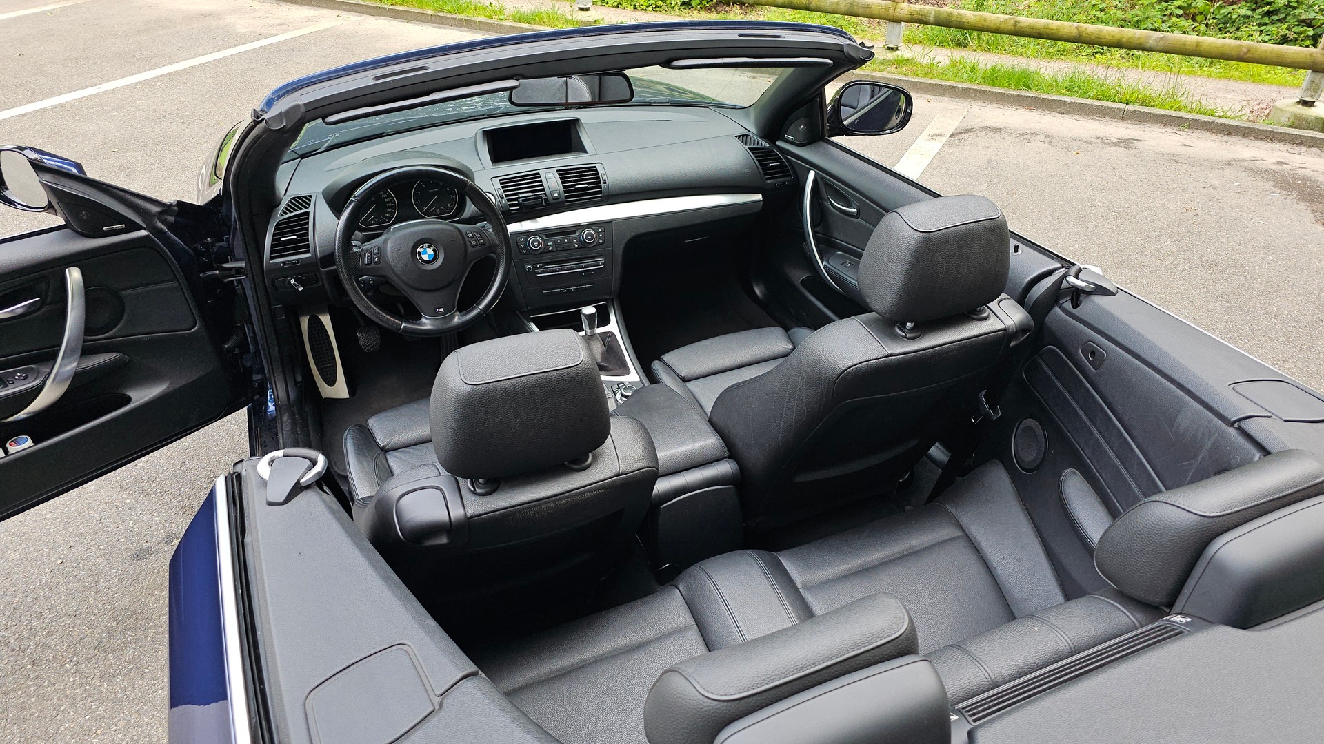 BMW 135i Cabrio-image-10