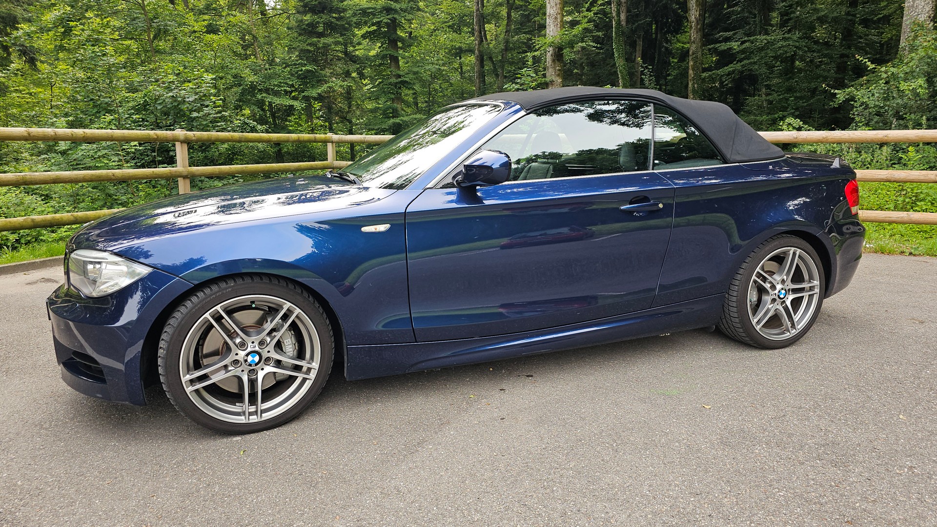 BMW 135i Cabrio-image-3