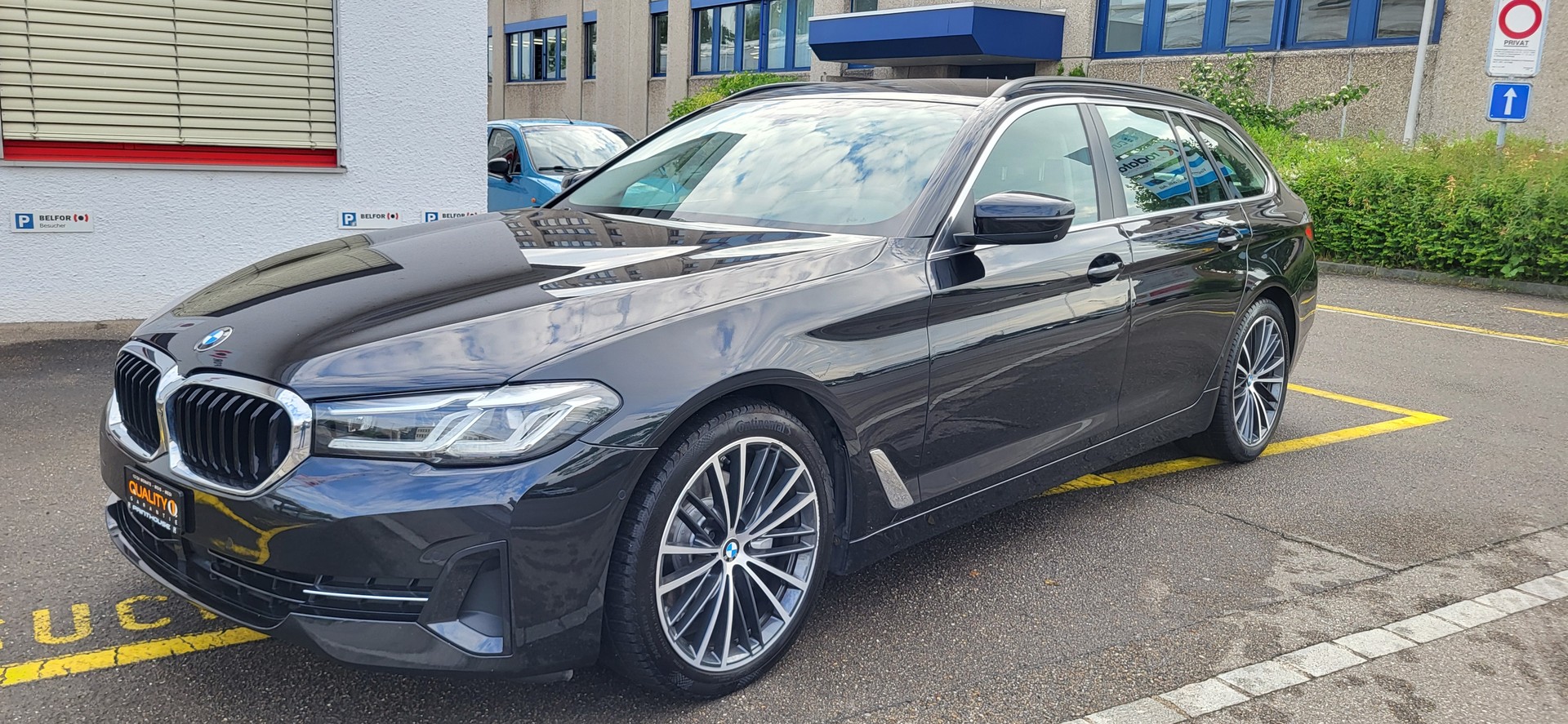 BMW 520d xDrive 48V Touring Steptronic-showroom-element-1