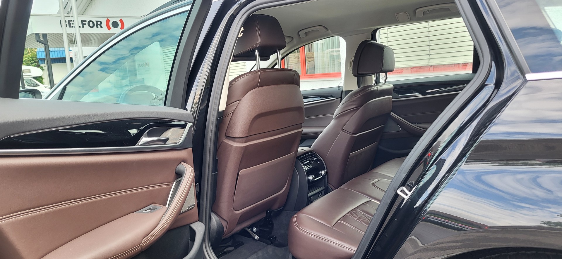 BMW 520d xDrive 48V Touring Steptronic-image-7
