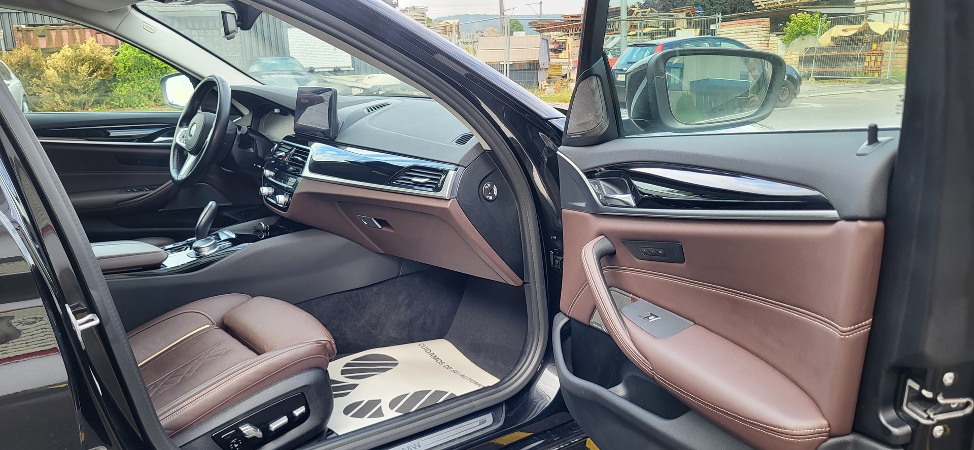 BMW 520d xDrive 48V Touring Steptronic-image-12
