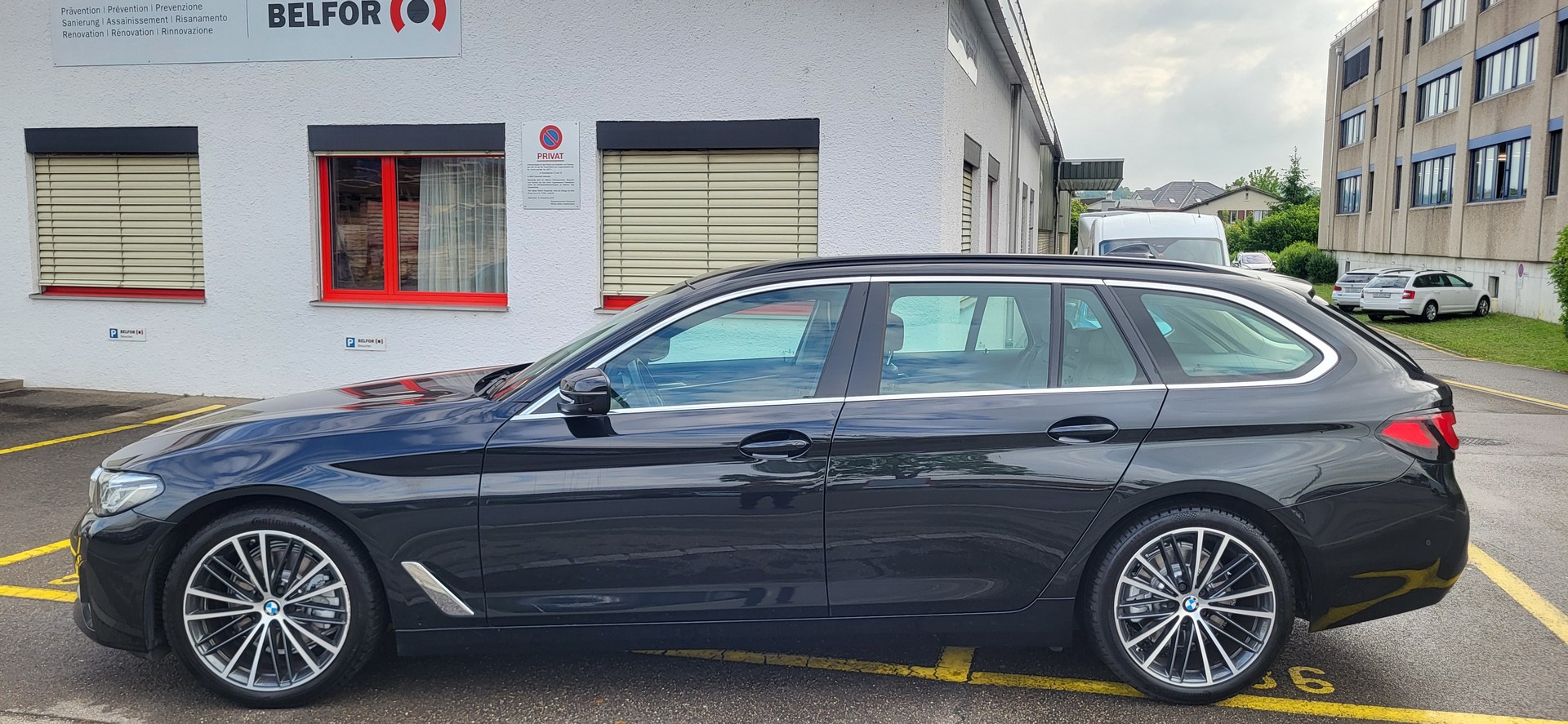 BMW 520d xDrive 48V Touring Steptronic-showroom-element-3