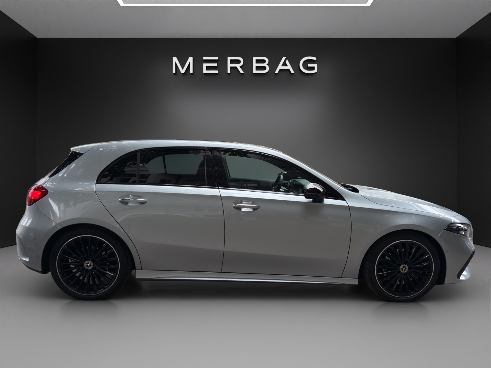 MERCEDES-BENZ A 220 4Matic 8G-DCT-image-4