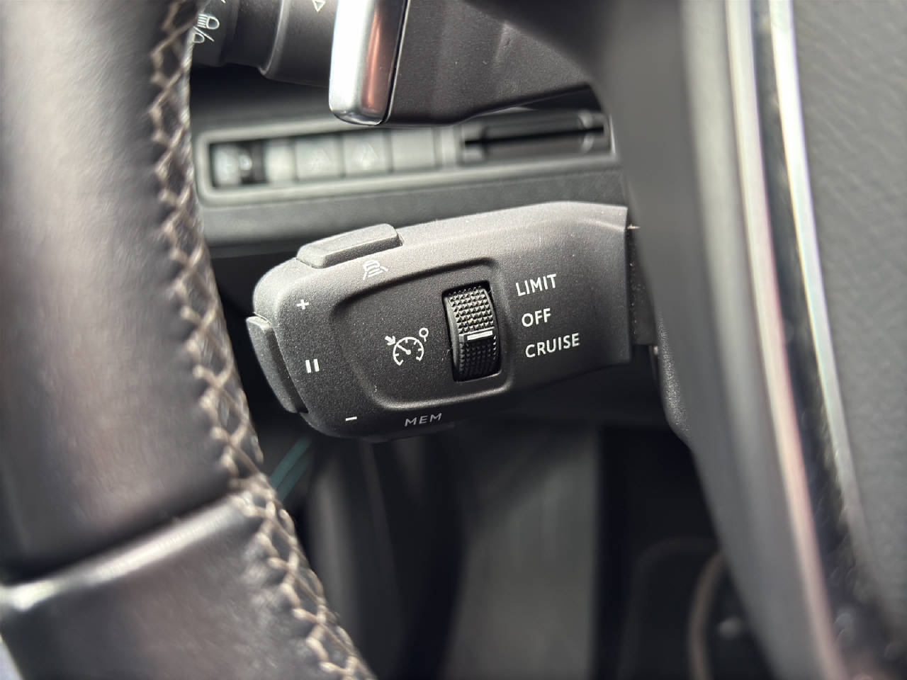 PEUGEOT 5008 1.2 PureTech Allure Pack EAT8-image-14
