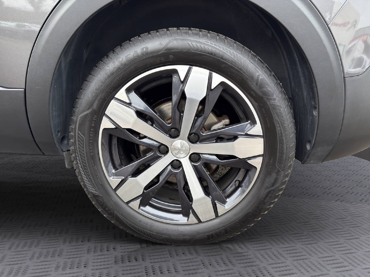 PEUGEOT 5008 1.2 PureTech Allure Pack EAT8-image-11