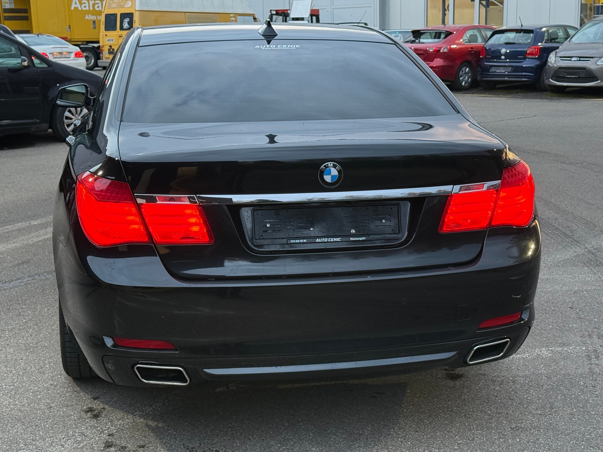 BMW 730d-showroom-element-1
