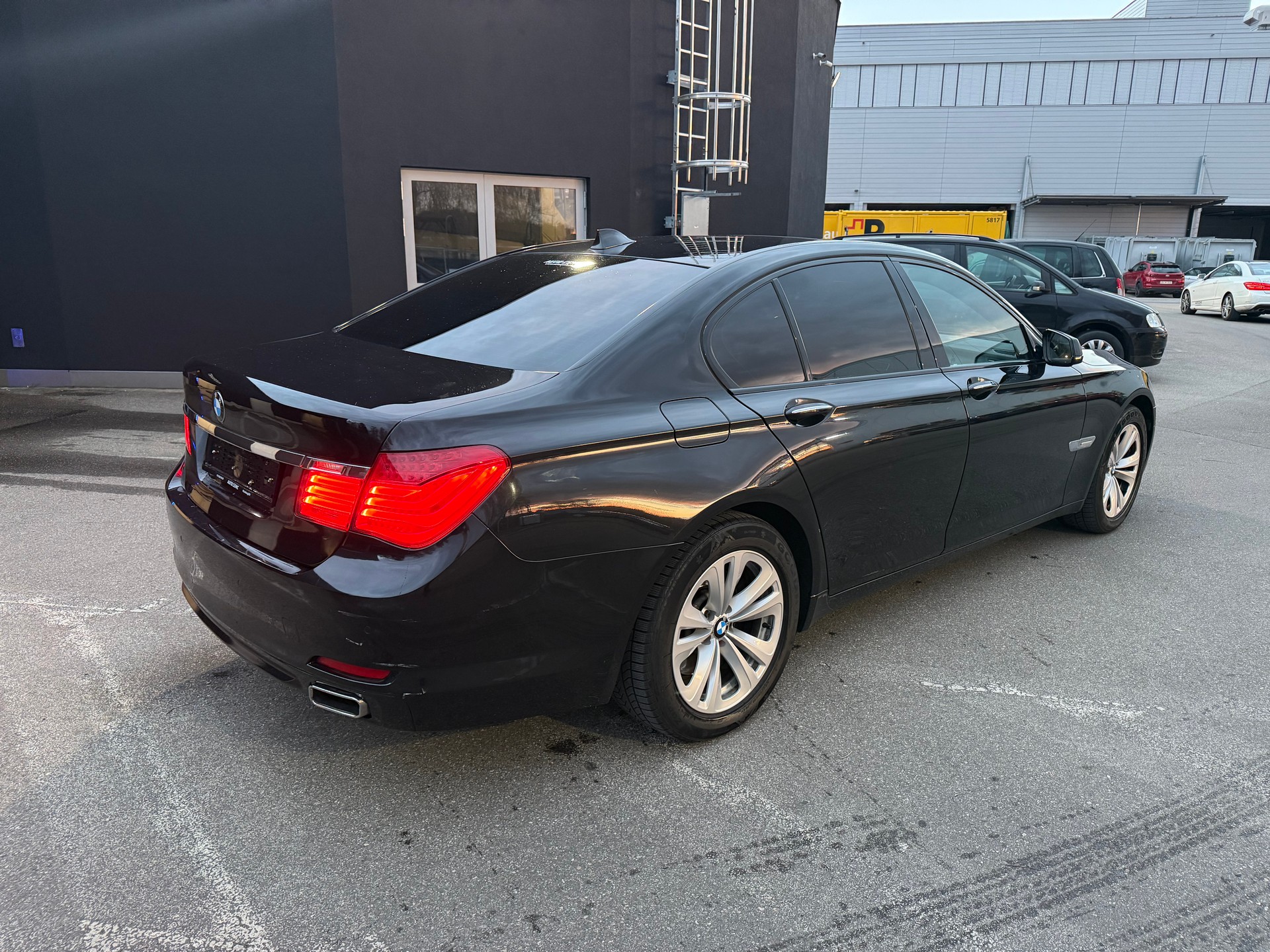 BMW 730d-showroom-element-3