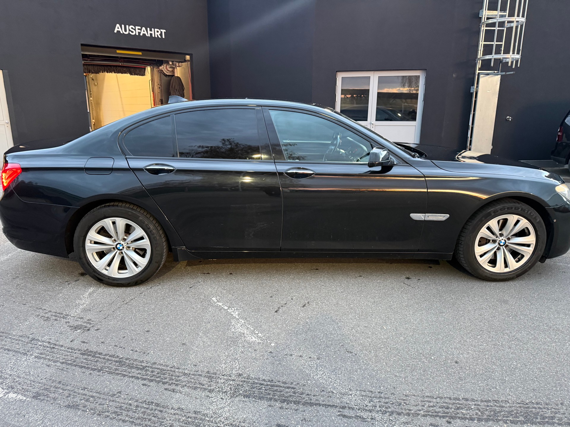 BMW 730d-image-4