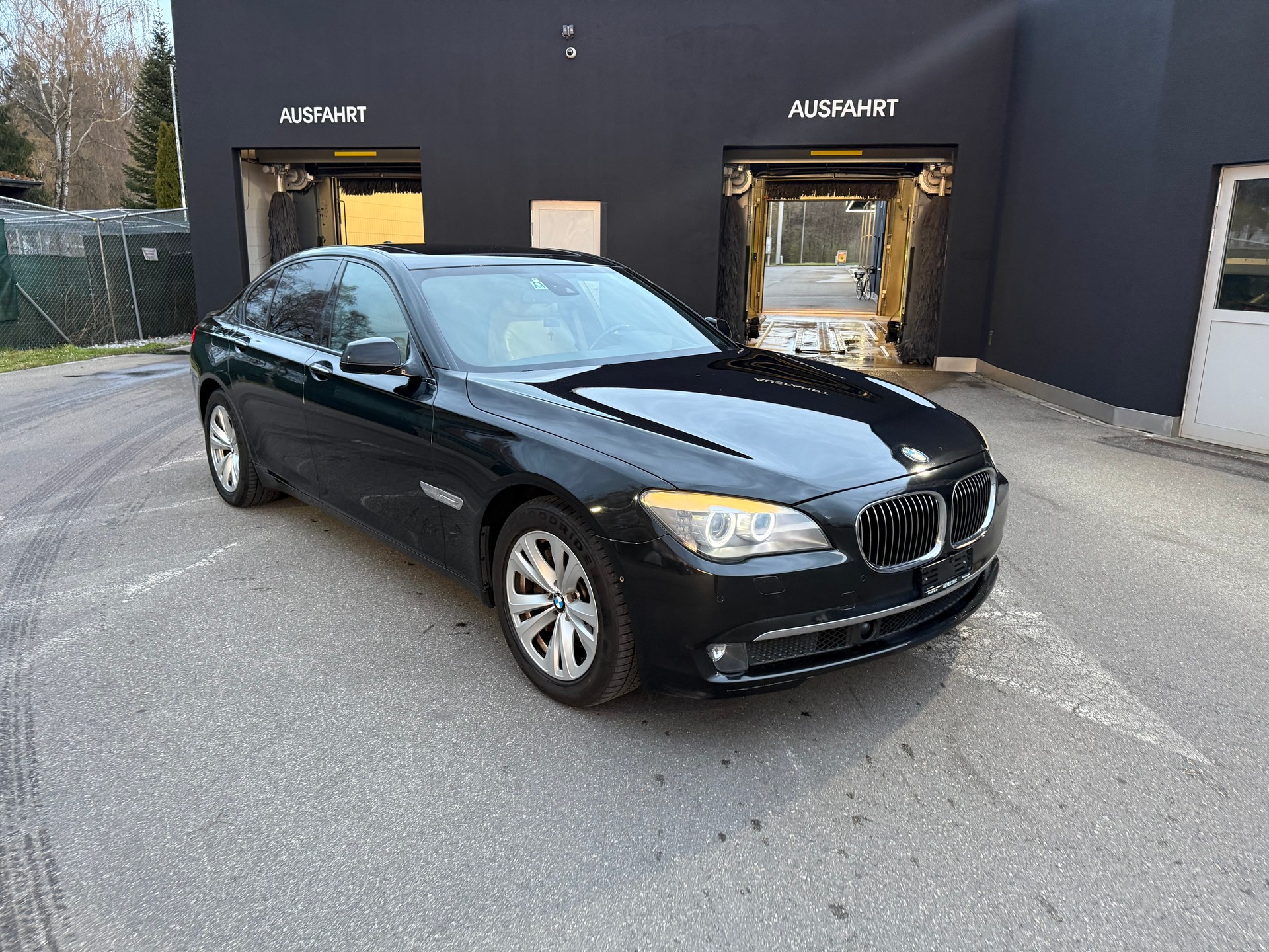 BMW 730d-image-12