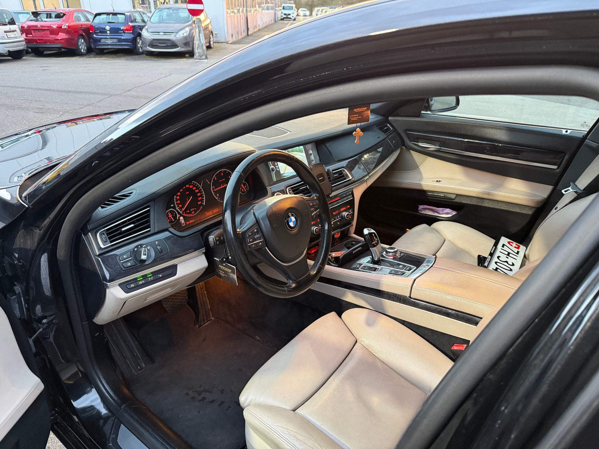 BMW 730d-image-11
