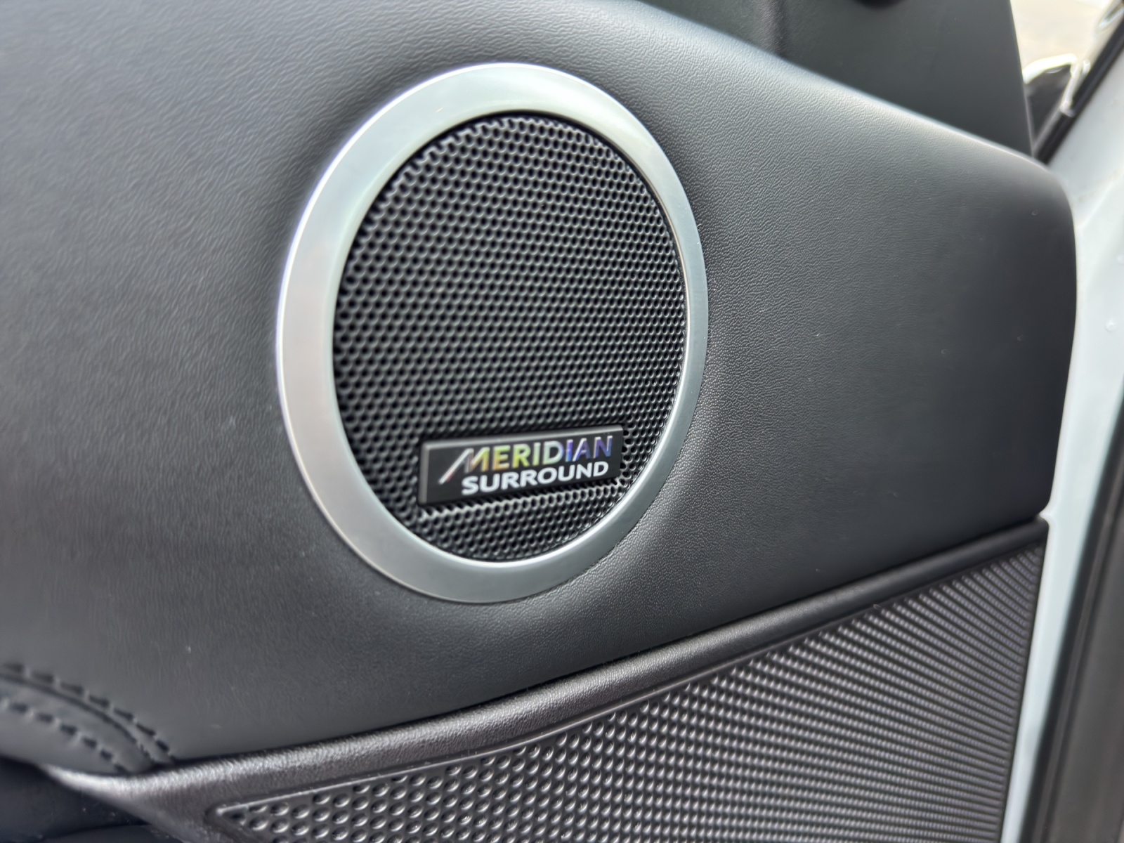 LAND ROVER Discovery 3.0 TD6 HSE Luxury Automatic-image-16