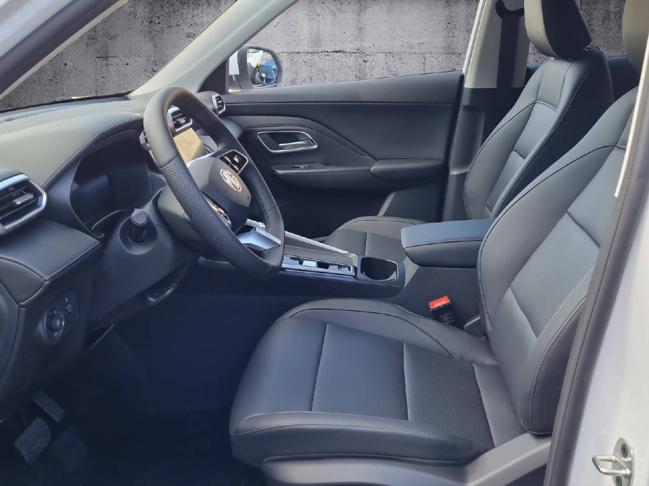 MG ZS 1.5 Hybrid+ Luxury-image-4