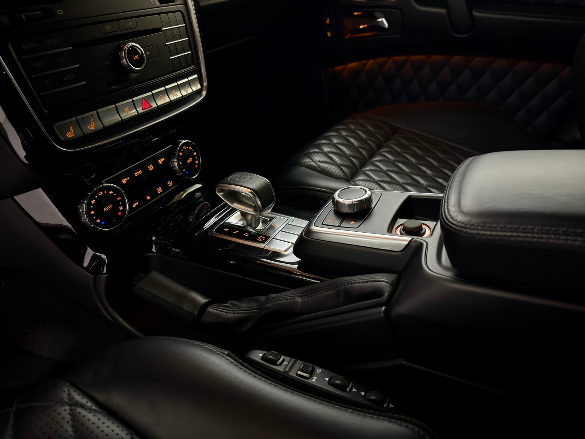 MERCEDES-BENZ G 63 AMG Speedshift Plus 7G-Tronic-image-17