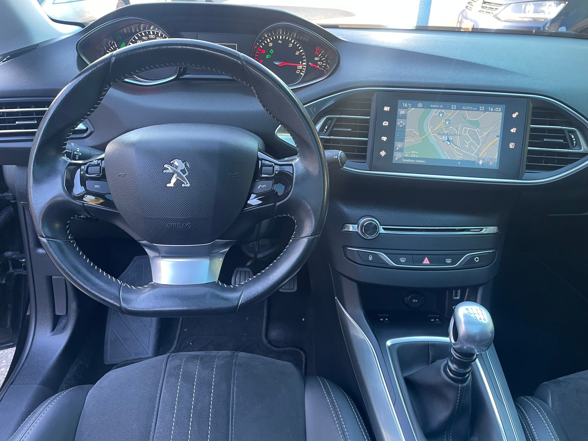 PEUGEOT 308 1.2 THP Féline-image-10