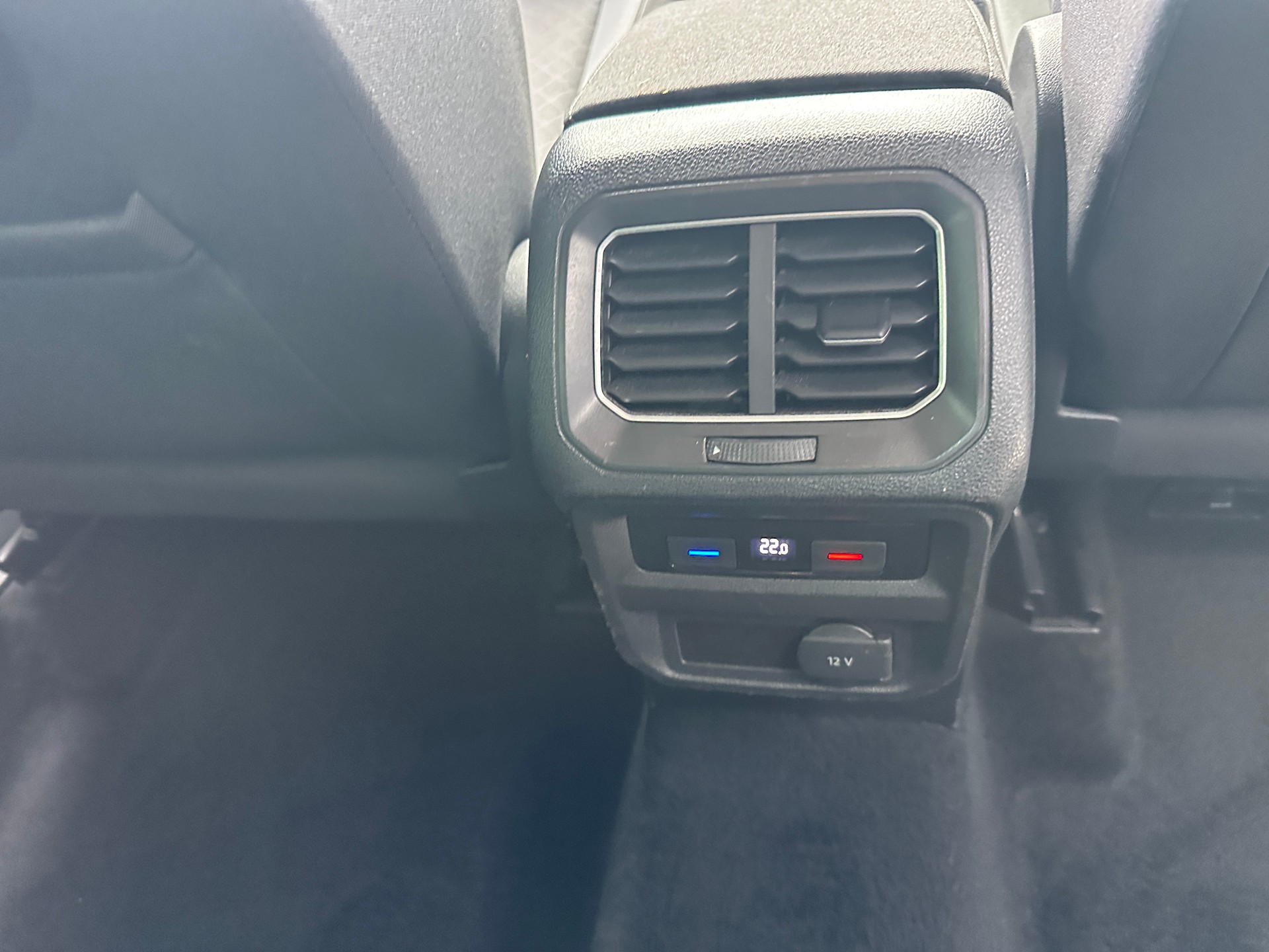 VW Tiguan 2.0 TDI SCR Comfortline 4Motion DSG-image-8