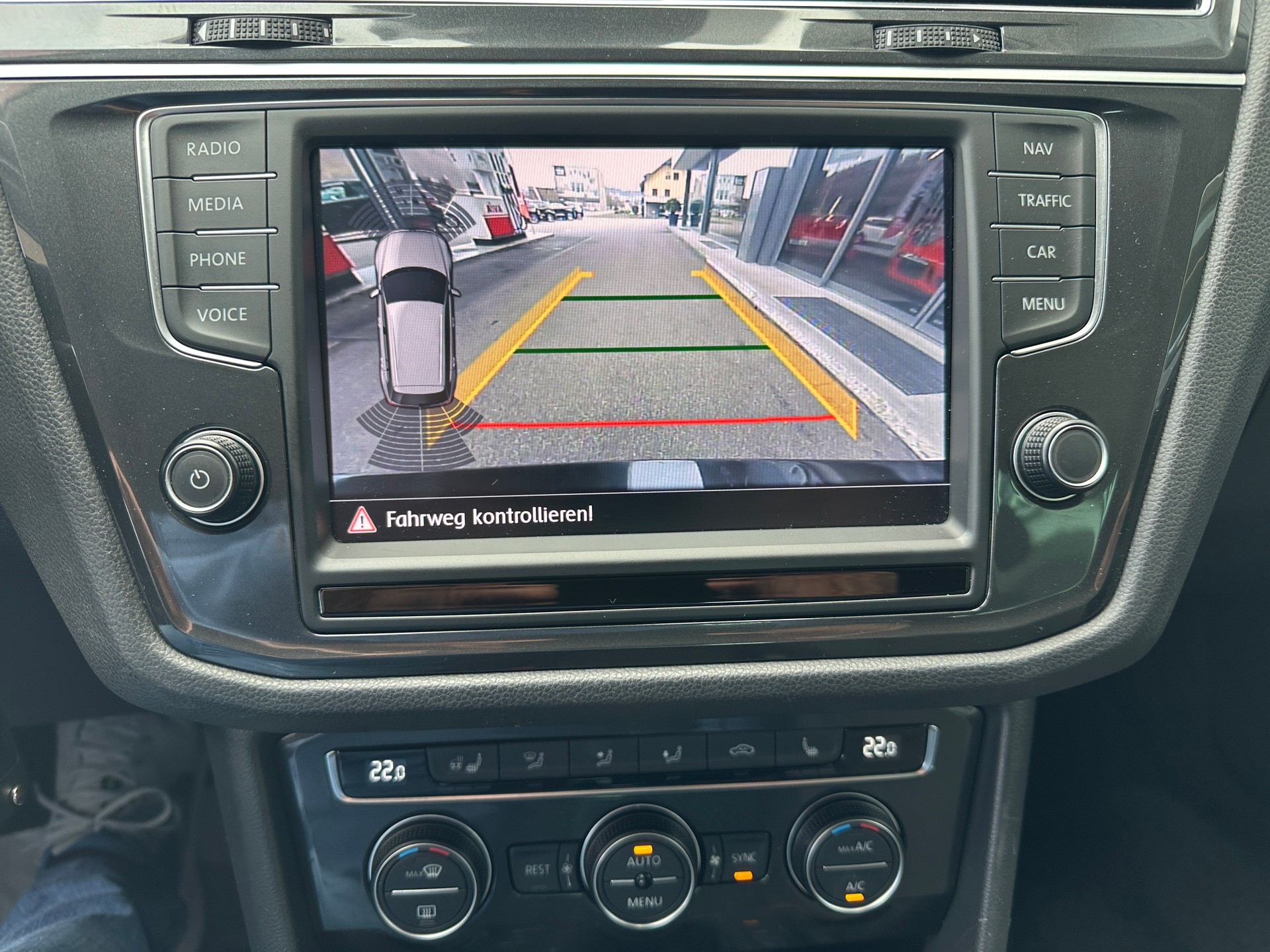 VW Tiguan 2.0 TDI SCR Comfortline 4Motion DSG-image-18
