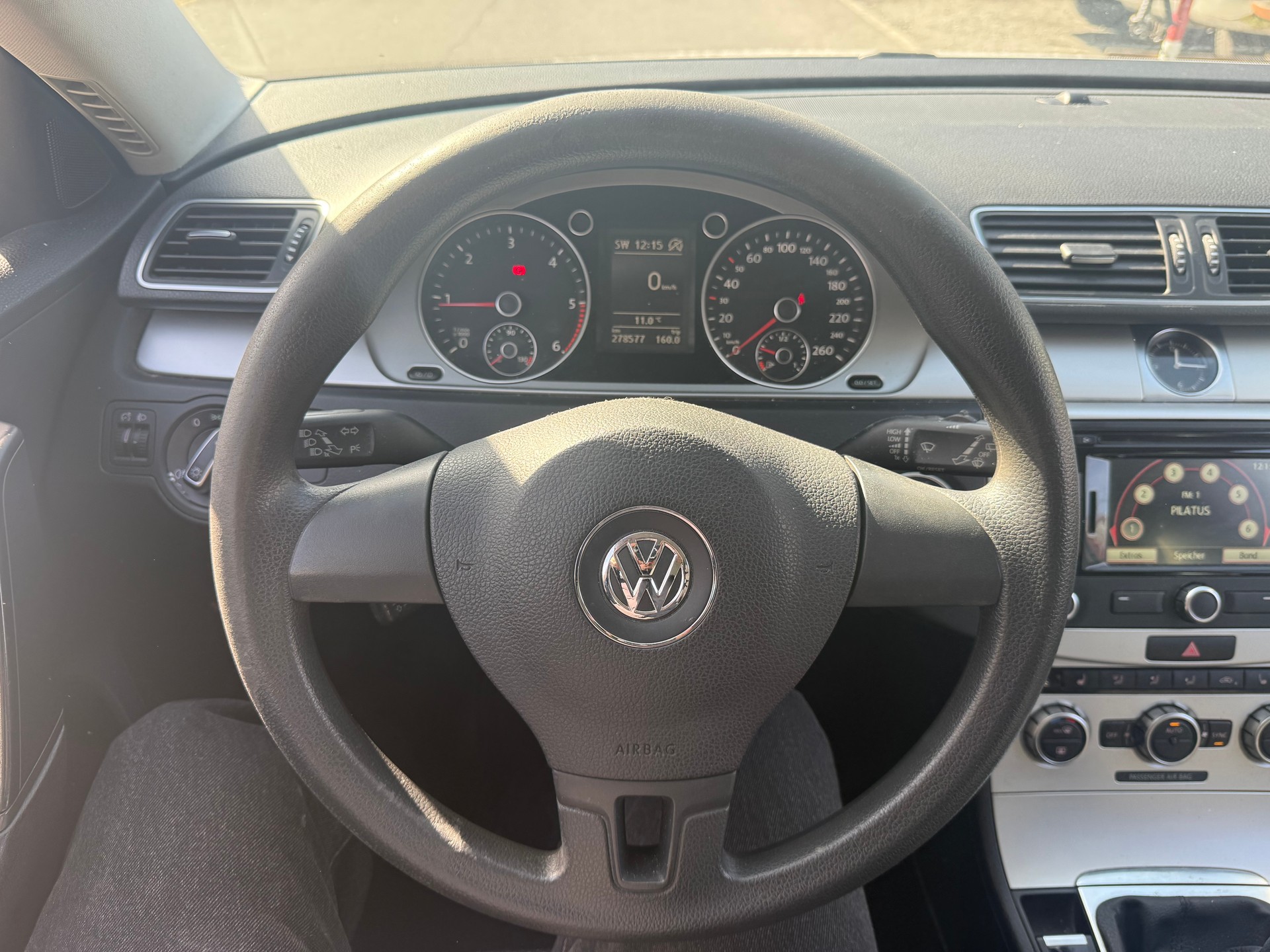 VW Passat Variant 2.0 TDI BMT Trendline-image-8