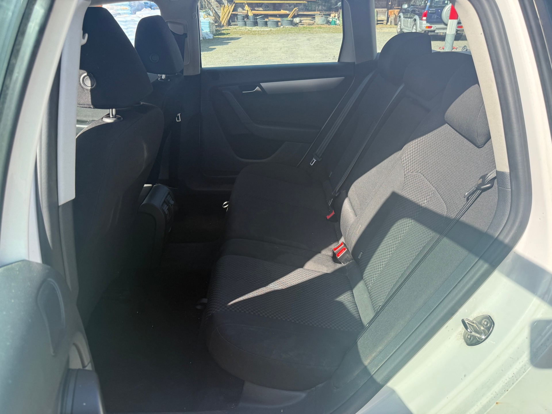 VW Passat Variant 2.0 TDI BMT Trendline-image-5