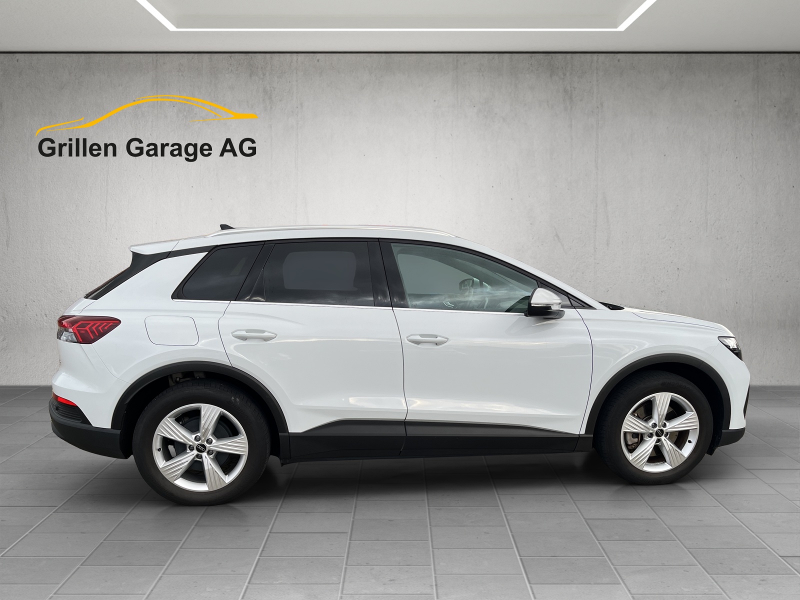 AUDI Q4 e-tron 45 quattro-image-5