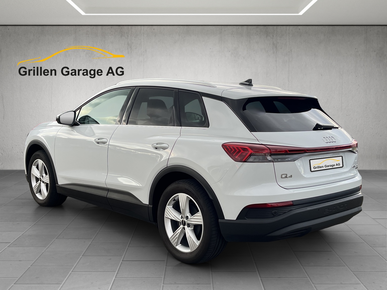 AUDI Q4 e-tron 45 quattro-showroom-element-2