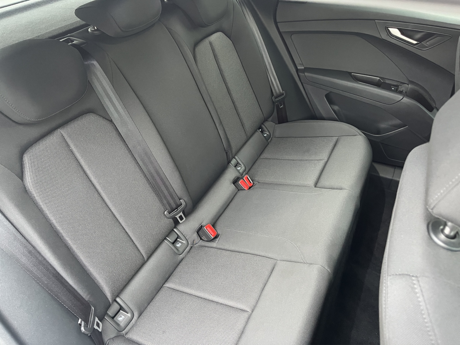 AUDI Q4 e-tron 45 quattro-image-13