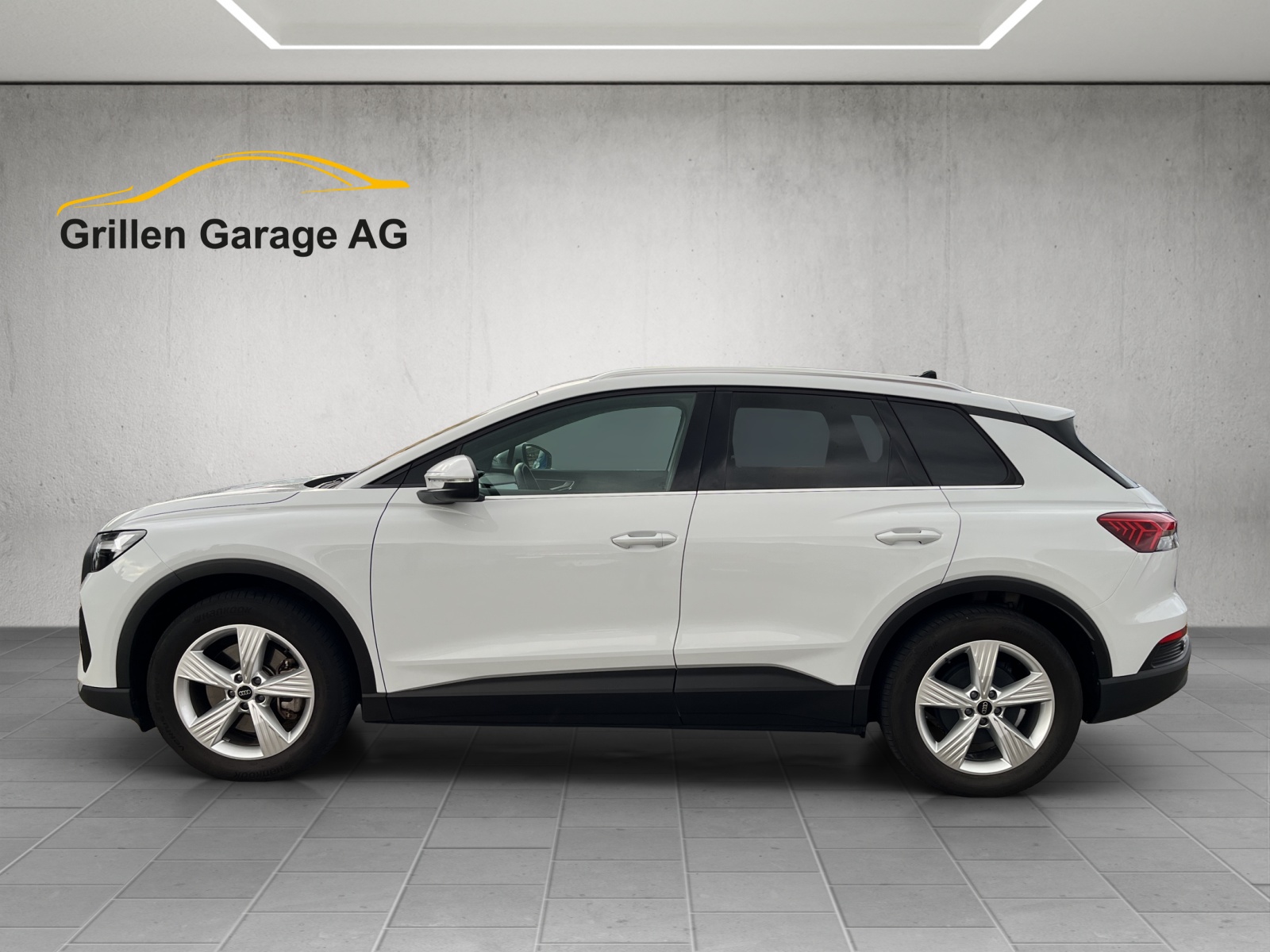AUDI Q4 e-tron 45 quattro-showroom-element-1