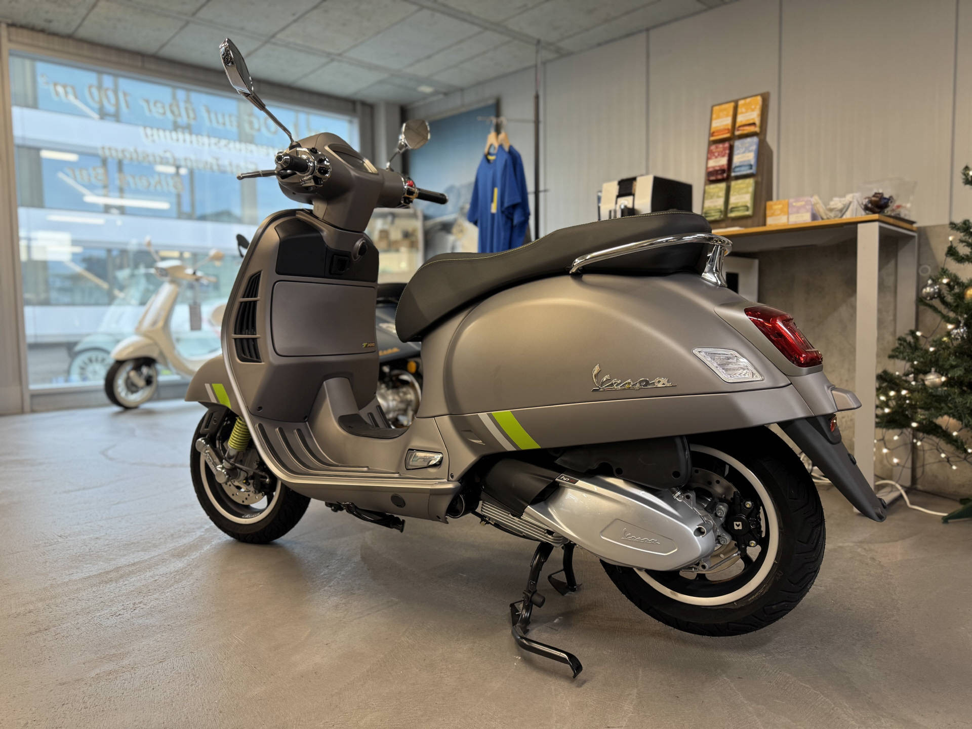 PIAGGIO Vespa GTS 300 HPE-image-1