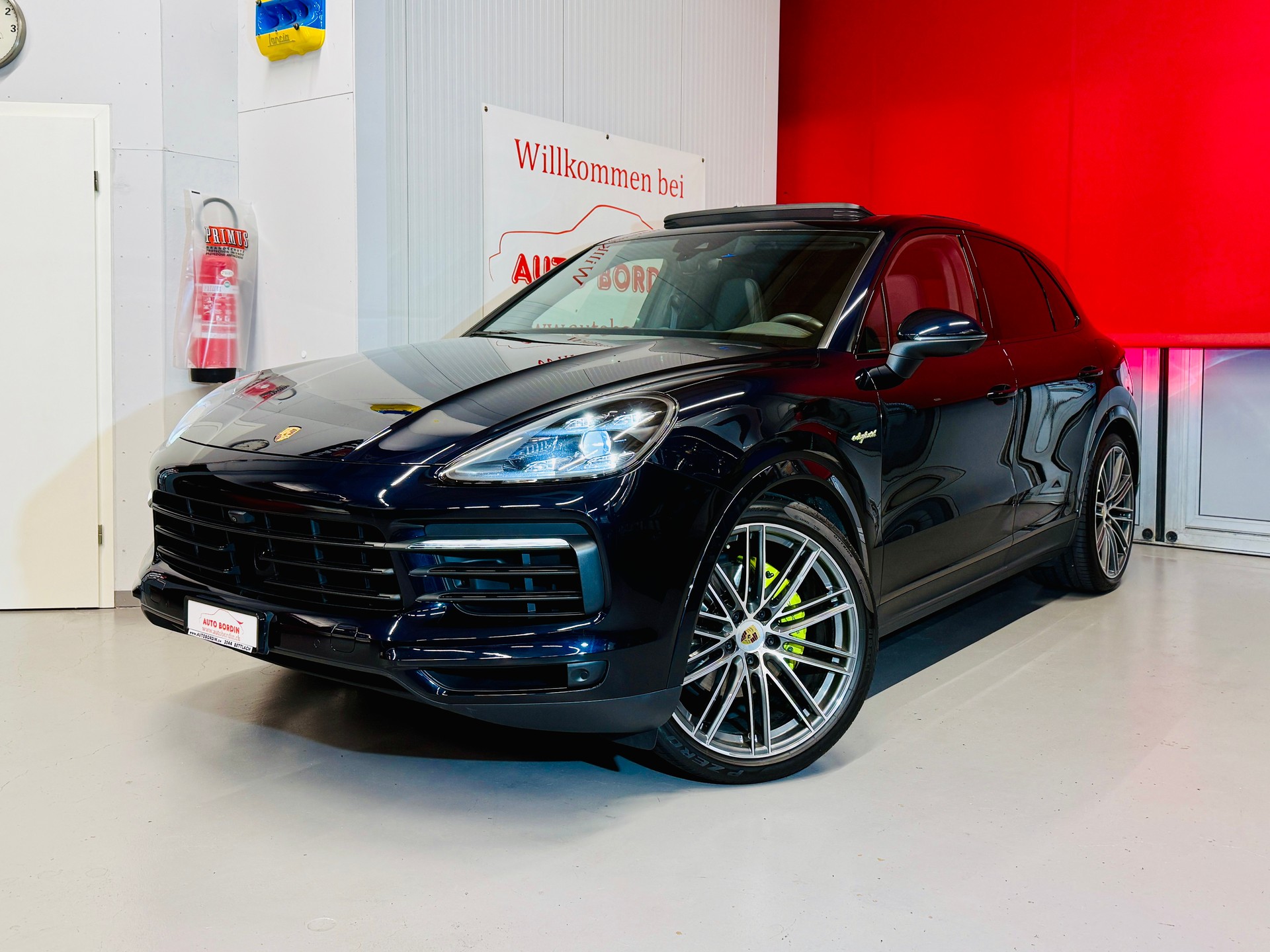 PORSCHE Cayenne E-Hybrid „Moonlight Blue Metallic & Schiefergraues Interieur“
