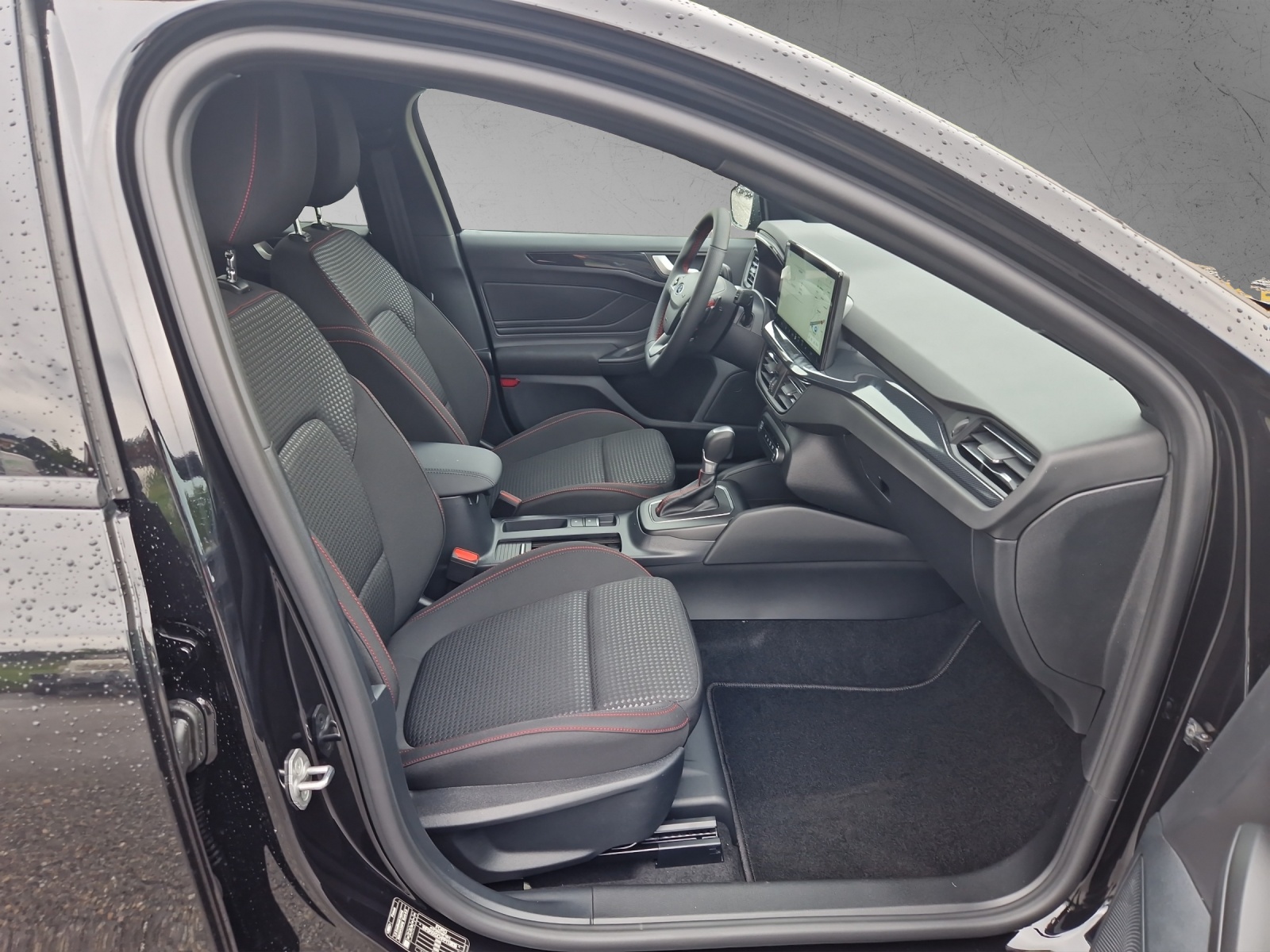 FORD Focus Station Wagon 1.0i EcoB 125 ST-Line-image-14