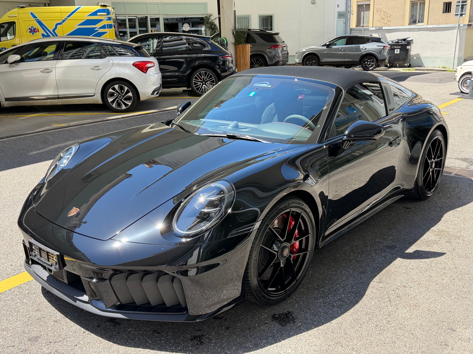 PORSCHE 911 Targa 4 GTS-image-1