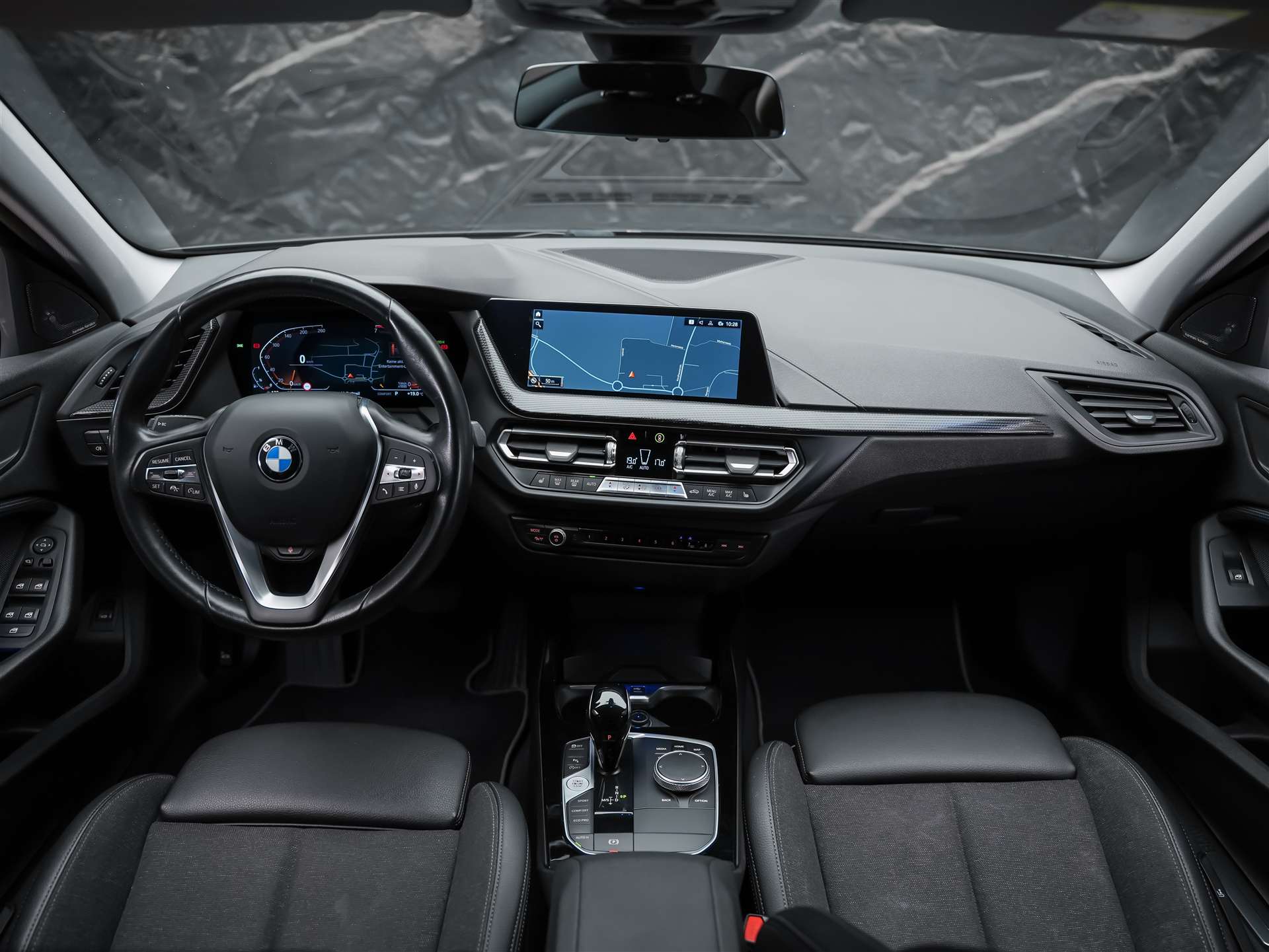 BMW 118i Sport Line Steptronic *CH-Auto*Harman/Kardon*Lenkradheizung*ACC*-image-16