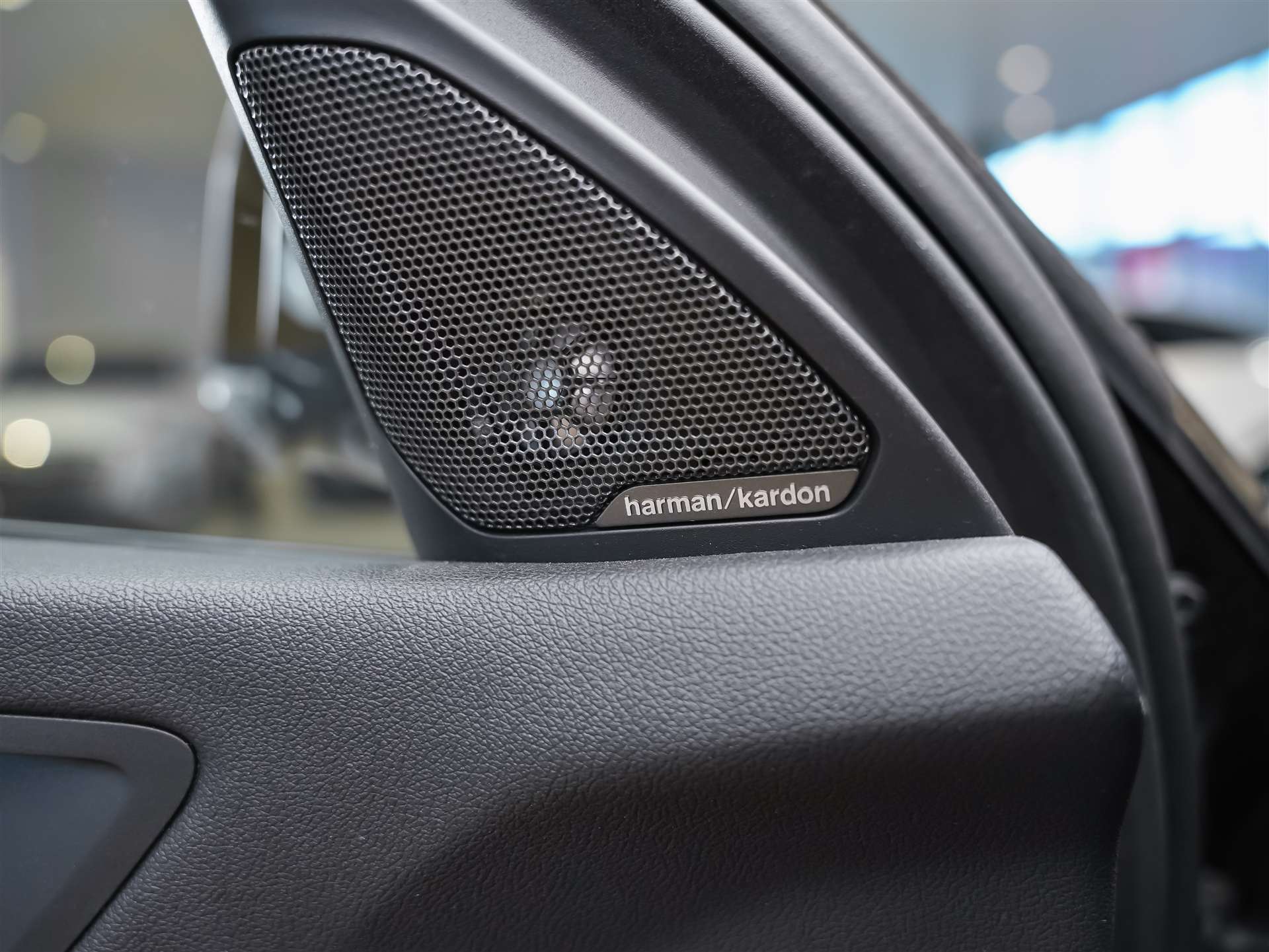 BMW 118i Sport Line Steptronic *CH-Auto*Harman/Kardon*Lenkradheizung*ACC*-image-23