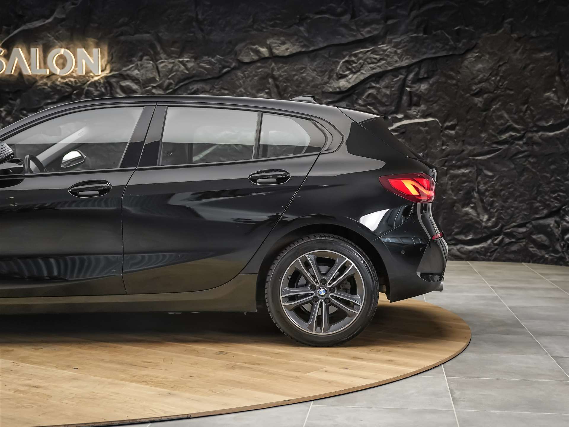 BMW 118i Sport Line Steptronic *CH-Auto*Harman/Kardon*Lenkradheizung*ACC*-image-15