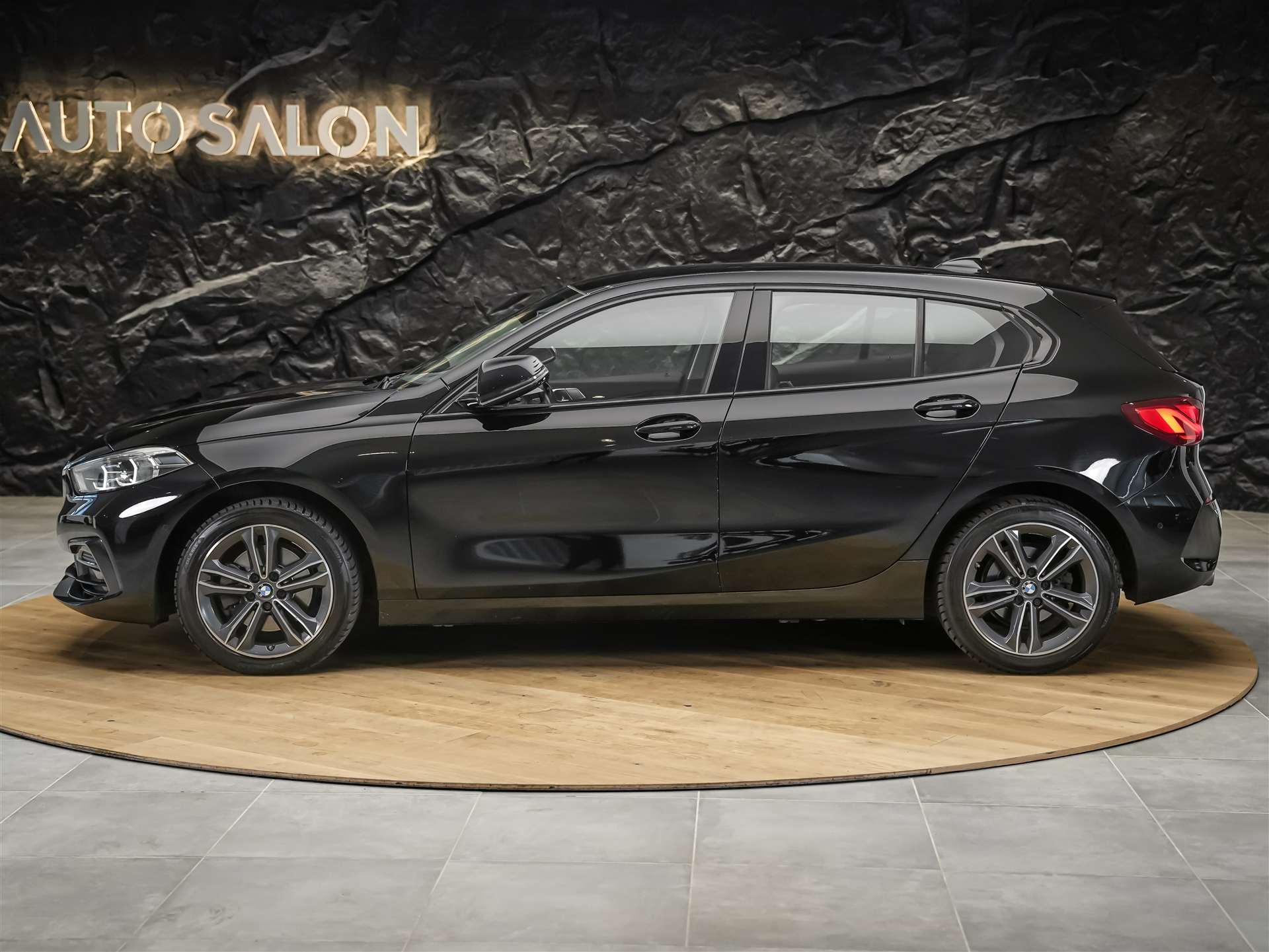 BMW 118i Sport Line Steptronic *CH-Auto*Harman/Kardon*Lenkradheizung*ACC*-showroom-element-2