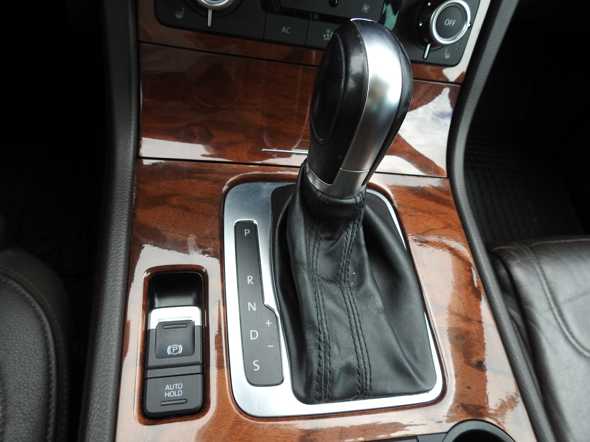VW Touareg 3.0 TDI BlueMotion Technology Tiptronic-image-18