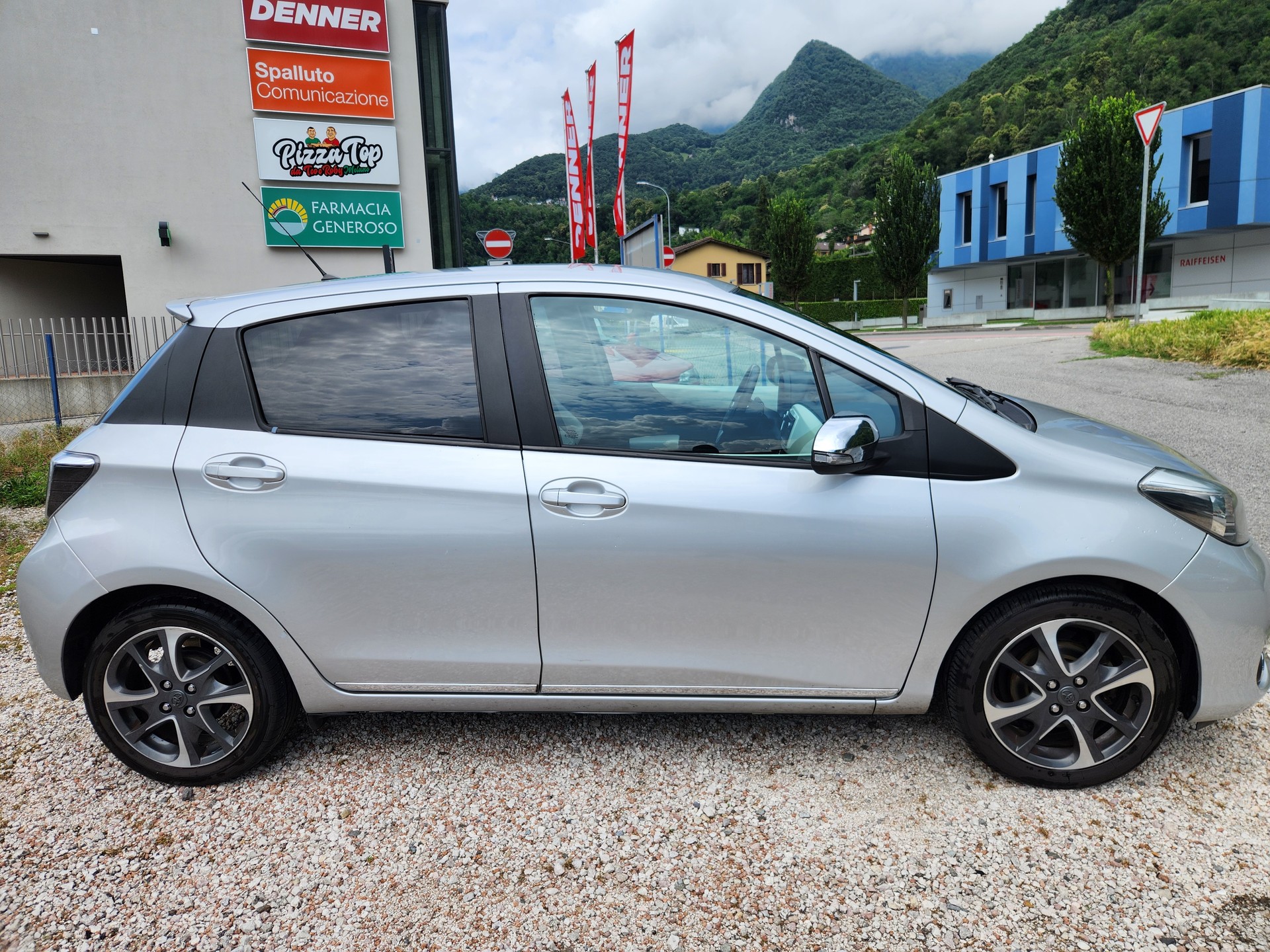 TOYOTA Yaris 1.33 Style-image-4