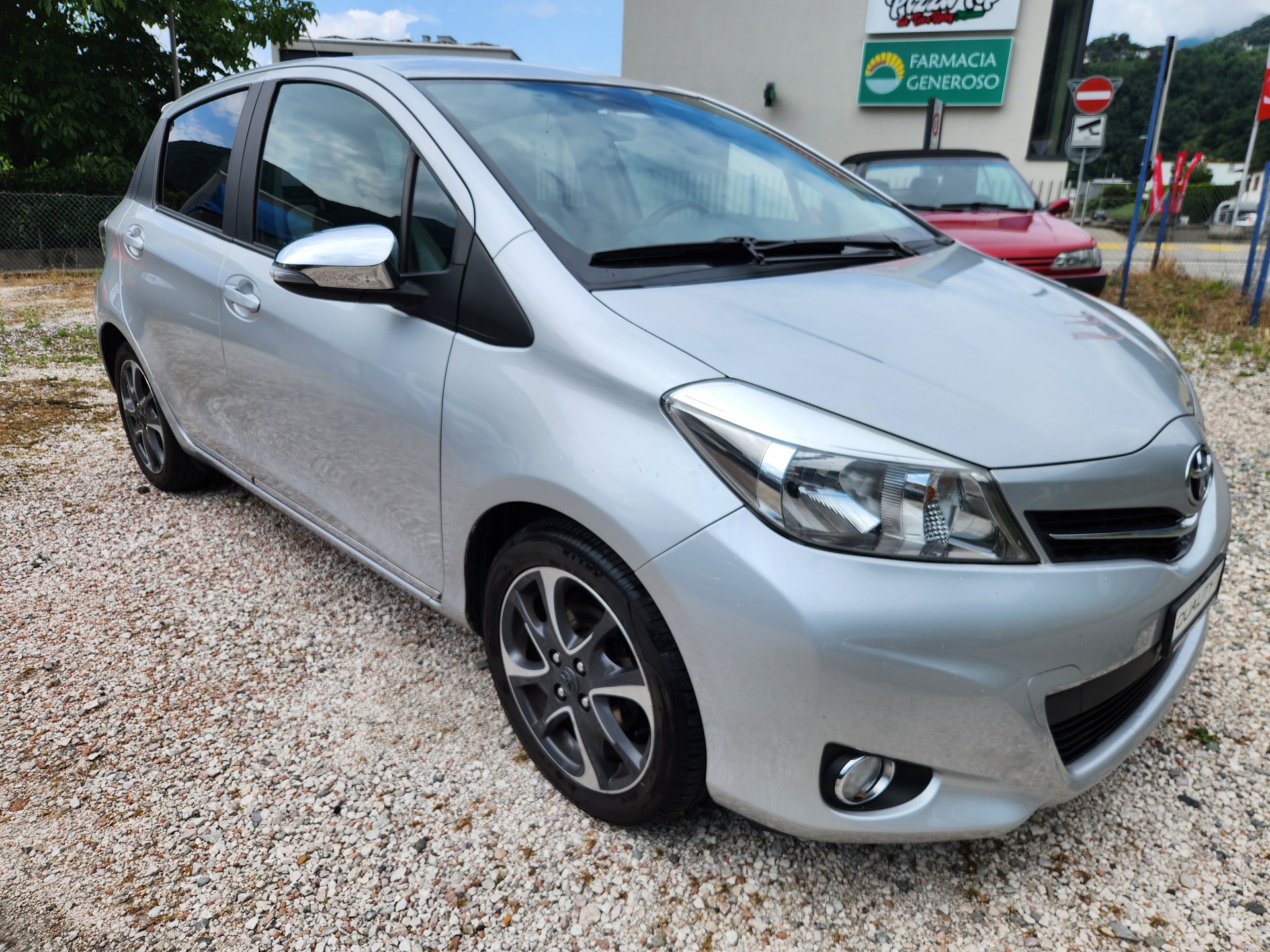 TOYOTA Yaris 1.33 Style-image-2