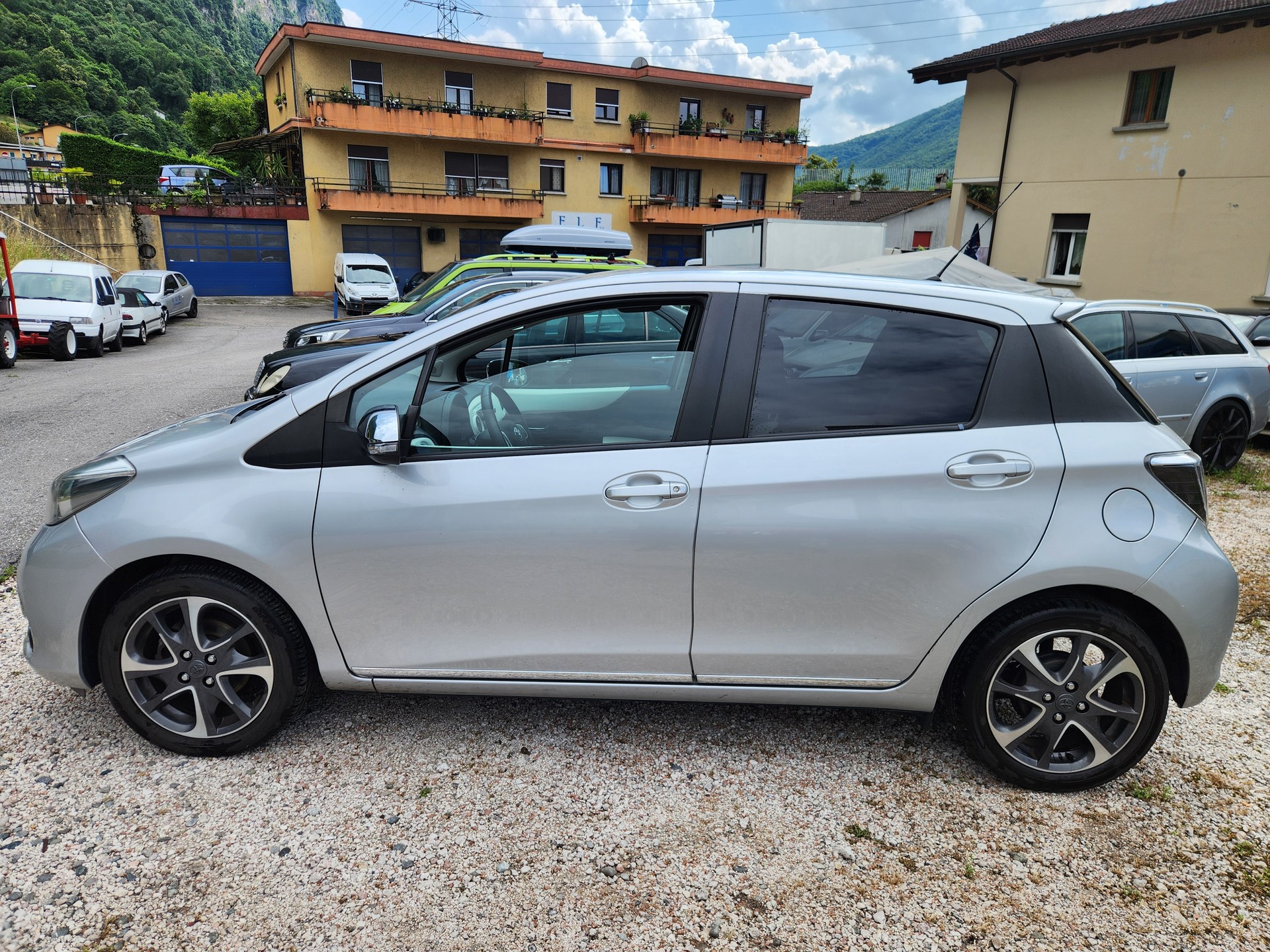 TOYOTA Yaris 1.33 Style-image-3