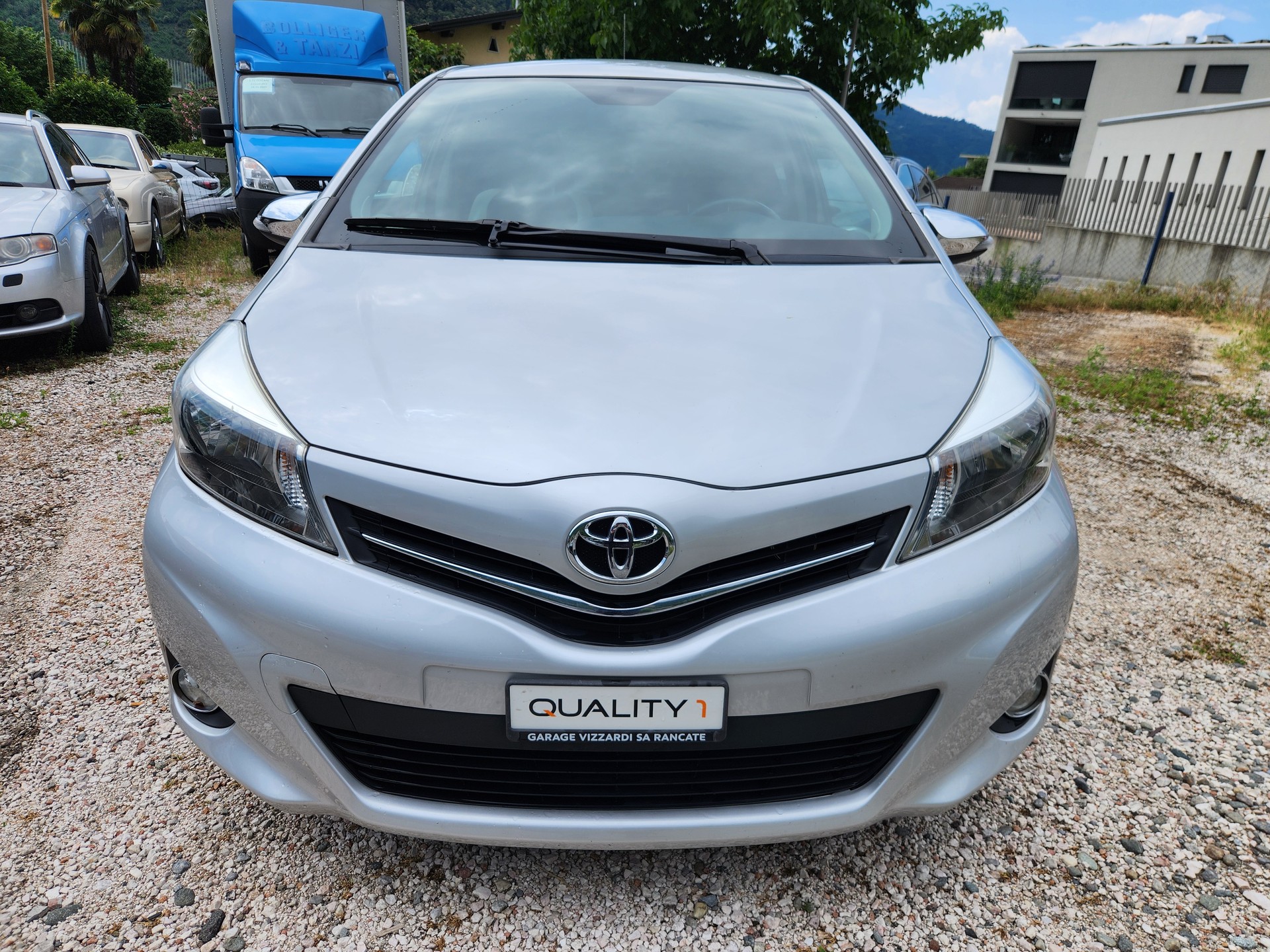 TOYOTA Yaris 1.33 Style-image-1