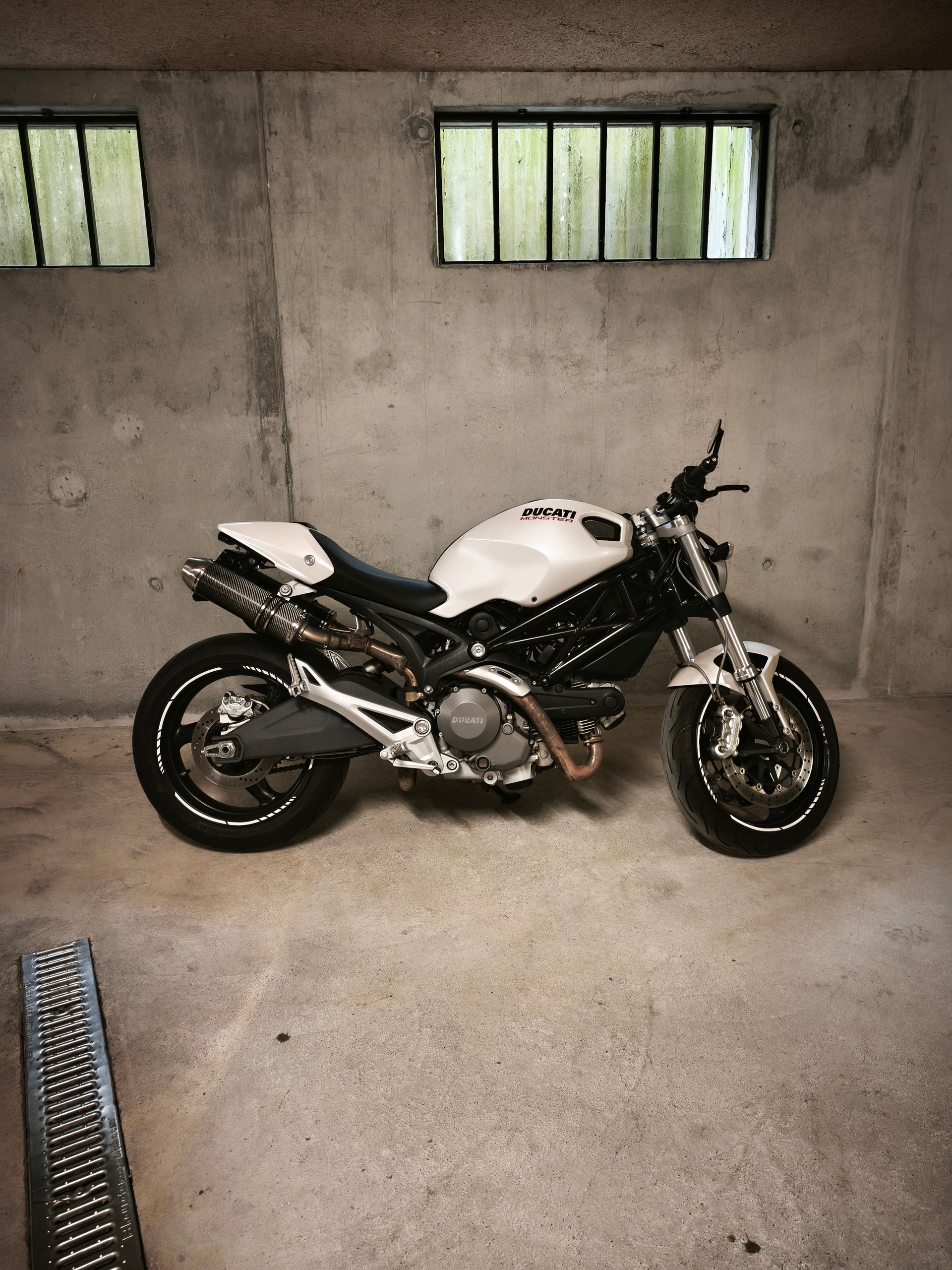 DUCATI Monster 696M-image-0
