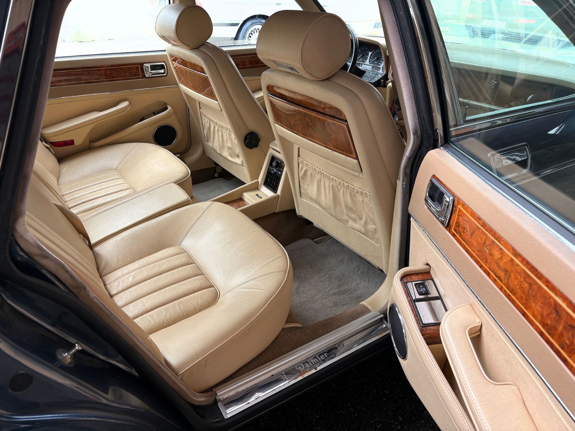 DAIMLER 4.0 Six-image-12
