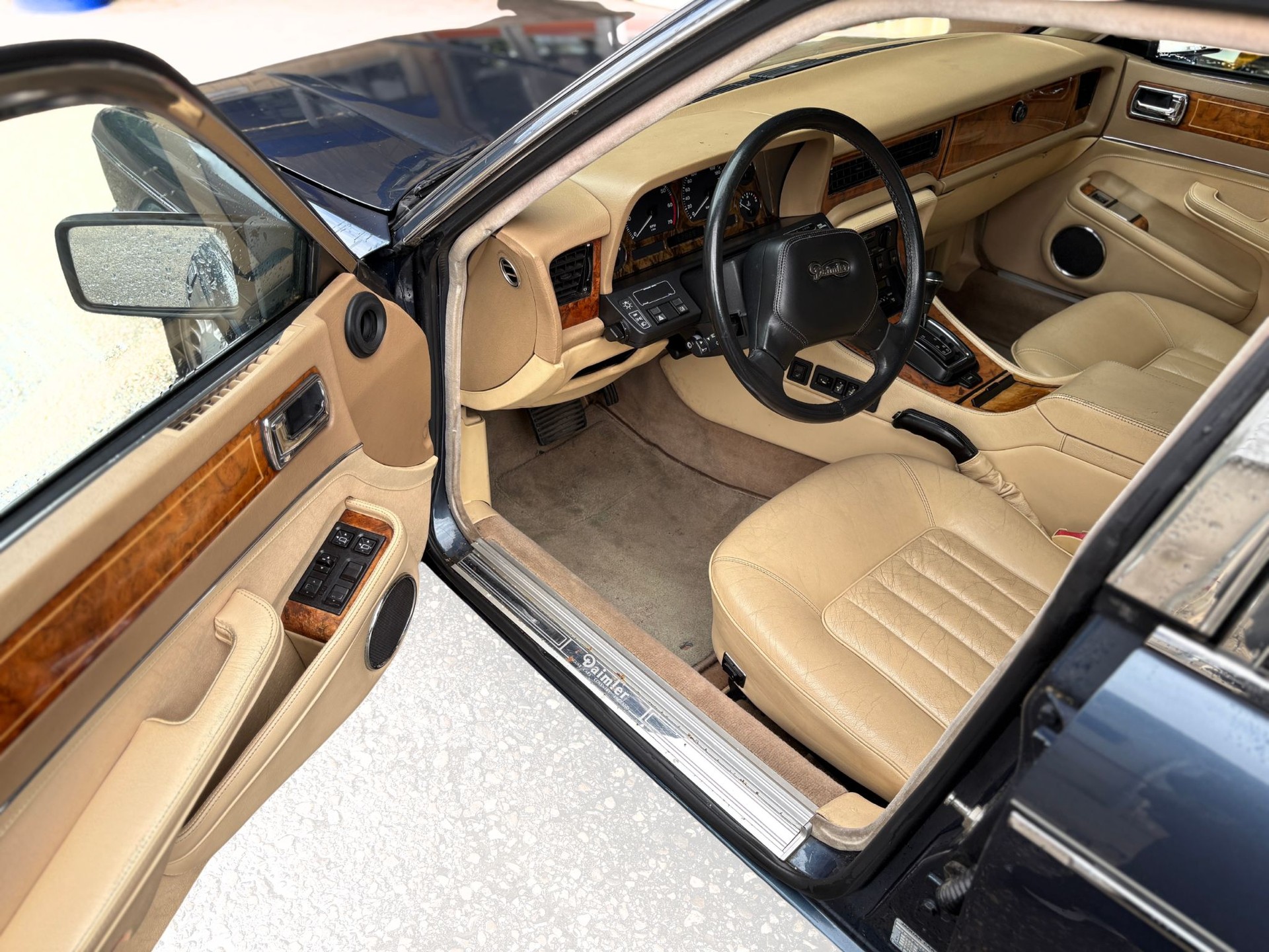 DAIMLER 4.0 Six-image-9