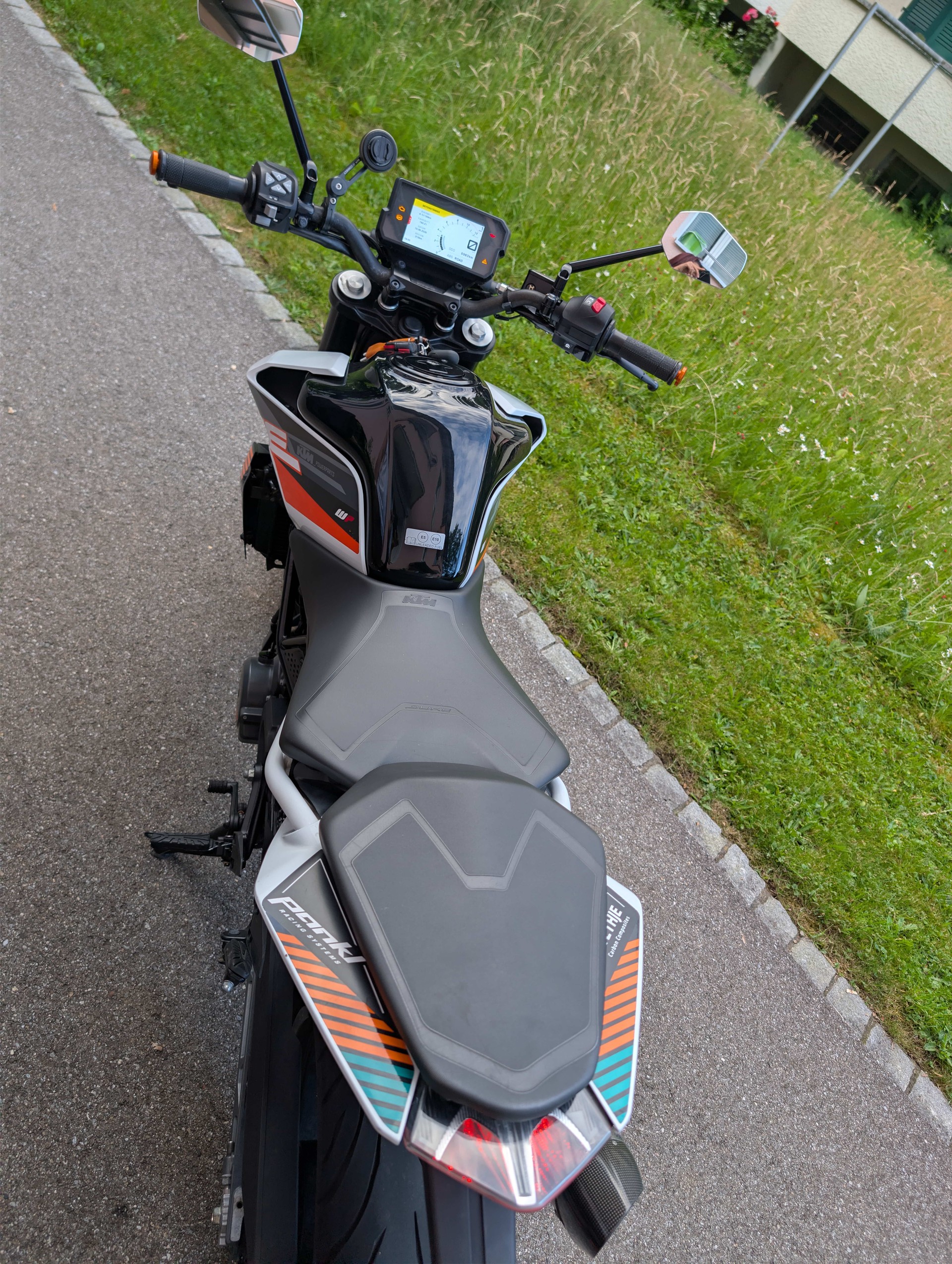KTM 390 Duke-image-3